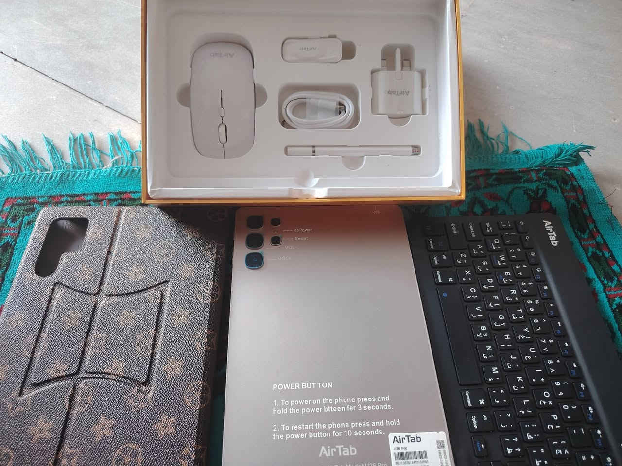 باد U26 Pro
الذاكرة 1TB
 الجهاز نضيف ممتاز الألعاب و التصفح و الدراسة 
الجهاز كامل ما معرب جديد 
الجهاز و حافظه و كيبورد و قلم و موس و شاحنه و سماعة 
الجهاز جديد ما معرب جديد 
سعر الباد 140 و بخدمتكم 
***********
