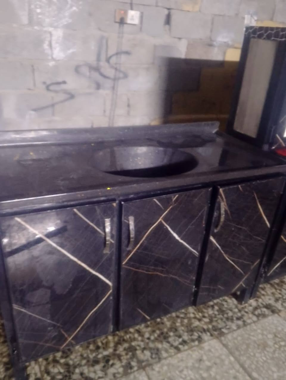 كاونتر نضيف 3قطع سعره 175 مكان بغداد يوجد توصيل داخل بغداد للاستفسار واتساب ***********
