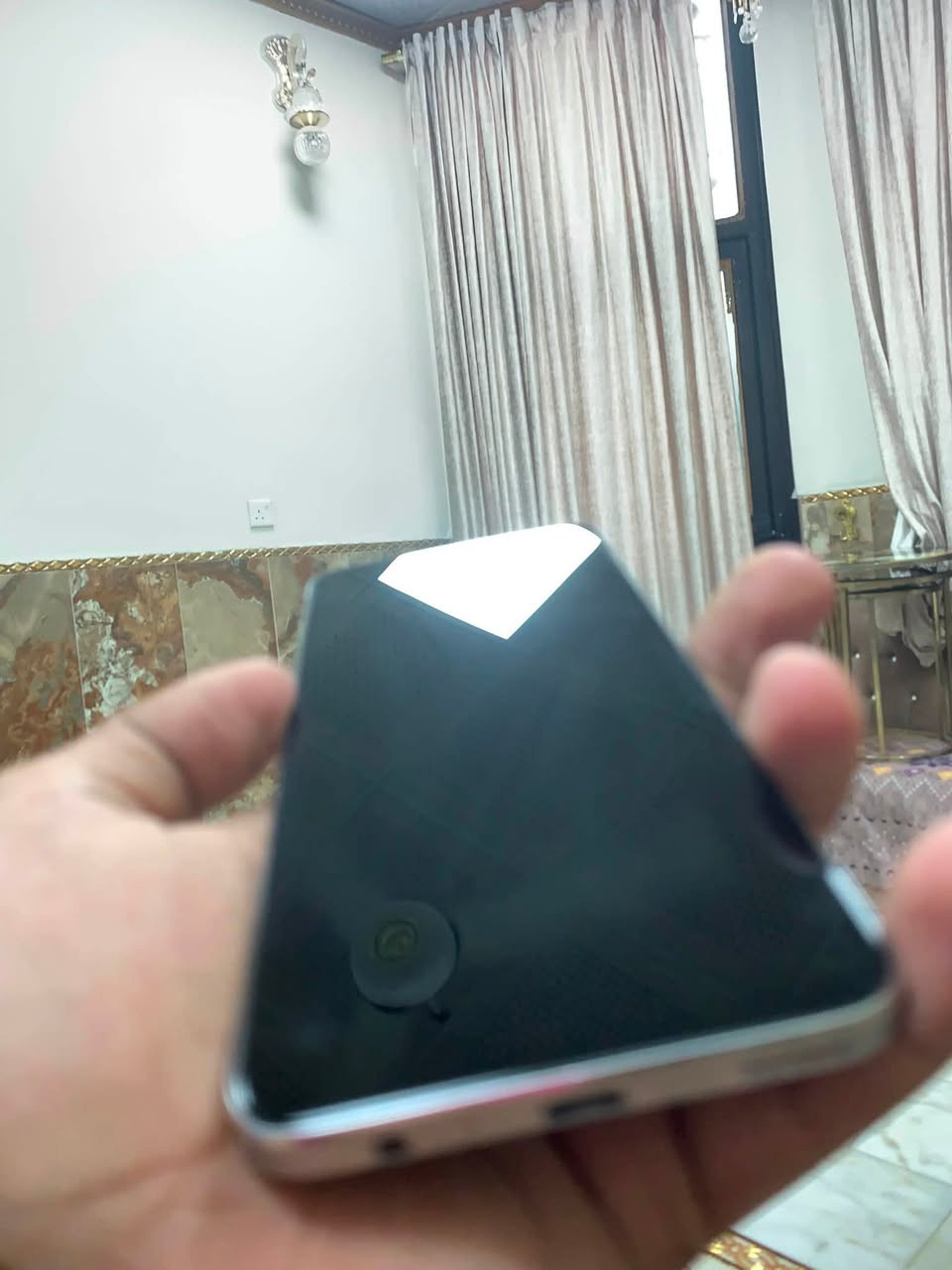 سلام عليكم 
اخوان جهاز هونر X8
ذاكرة ١٢٨كيكيا
معالج سناب داكون 680 
عشوائية ٦+٢غ.ب
جهاز نظافة ٩٥٪؜
السعر /١٢٥ الف وبي مجال حك جية 
للتواصل هـ/***********
بي واتساب 
مكان/بغداد حي اور ام الكبر ولغزلان
ملاحضة ملحقات كاملة.
