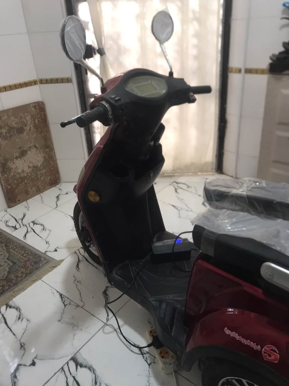 دراجه ذو احتياجات خاصه او ثلاثيه او لكبار العمر شحن ماطور عدد٥ بطاريات سرعه 55حقيقي تحتوي ع صناديق اثنين  ومع ذالك مزوده بنضام الرجوع للخلف وتتكون من ثلاث نمر كل نمر بسرعه محدده بعدها جديده وبحاله الوكاله شرط الفحص سعرها مليون و٥٠ بيها مجال للاستفسار ***********
مكانها خور الزبير الاسمده
