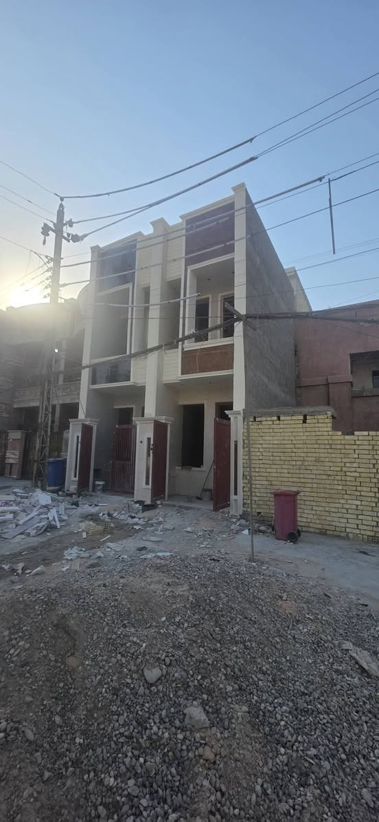 مشتملات حديثه للبيع غير مشمول بمنصة عقاري المساحه ٦٠م ثلاث غرف نوم واستقبال وحولي مطبخ الشعب مقابل سوق اربع الاف قرب روضة السندباد على شارع ٢٠م رصيف عريض للاستفسار الاتصال بالرقم ***********
