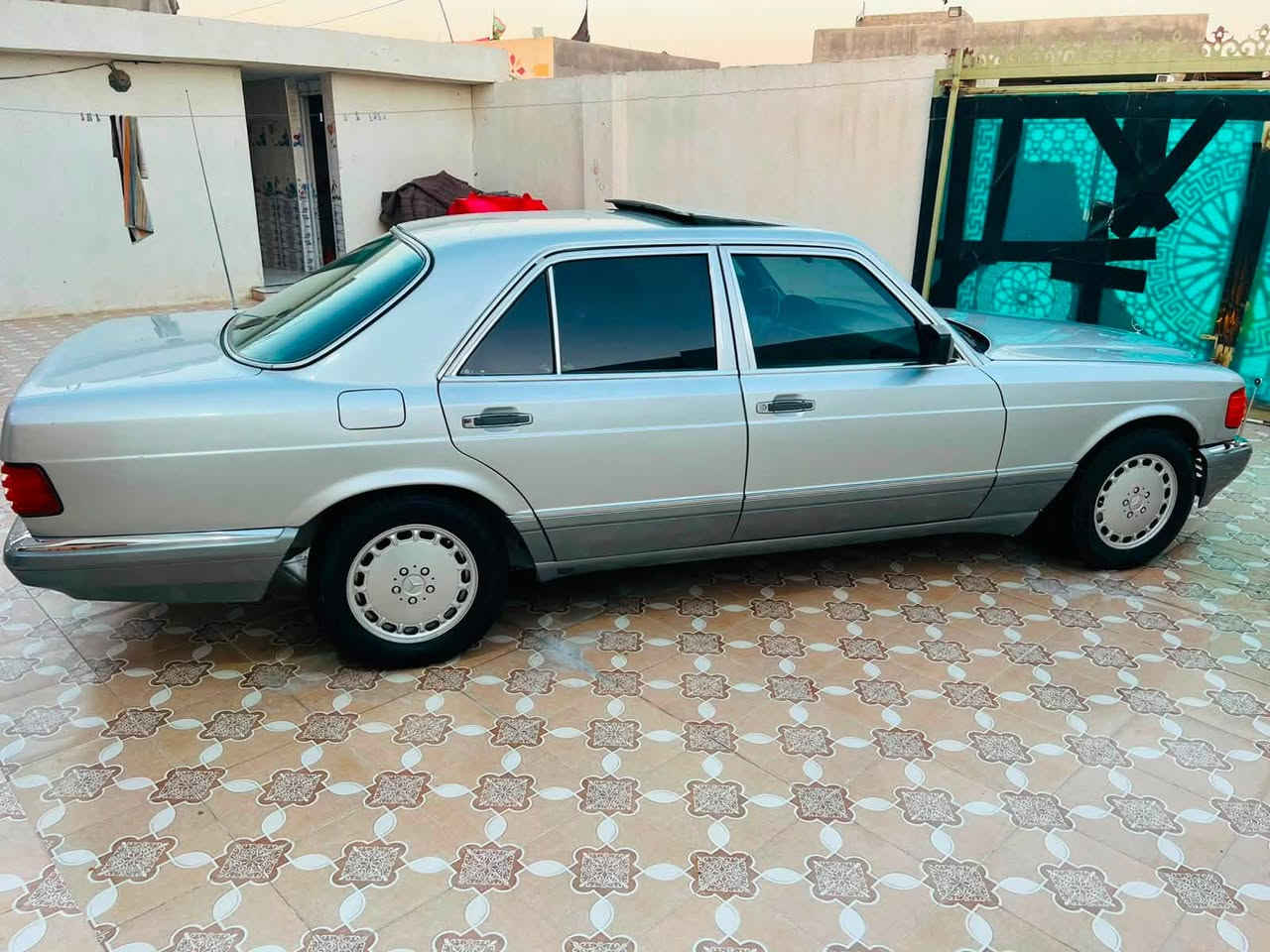 السلام عليكم للبيع سيارة مارسيدس 300 رئاسي موديل 1990 رقم بغداد انكليزي مشروع وطني تحويل مباشر سنوية جديدة مكينة وكير 300 كفالة سيارة ع وضع الوكالة داخل جلد تبريد ثلج حدادة تخم تاير كله جديد العنوان بغداد العبيدي السعر 105 
***********
