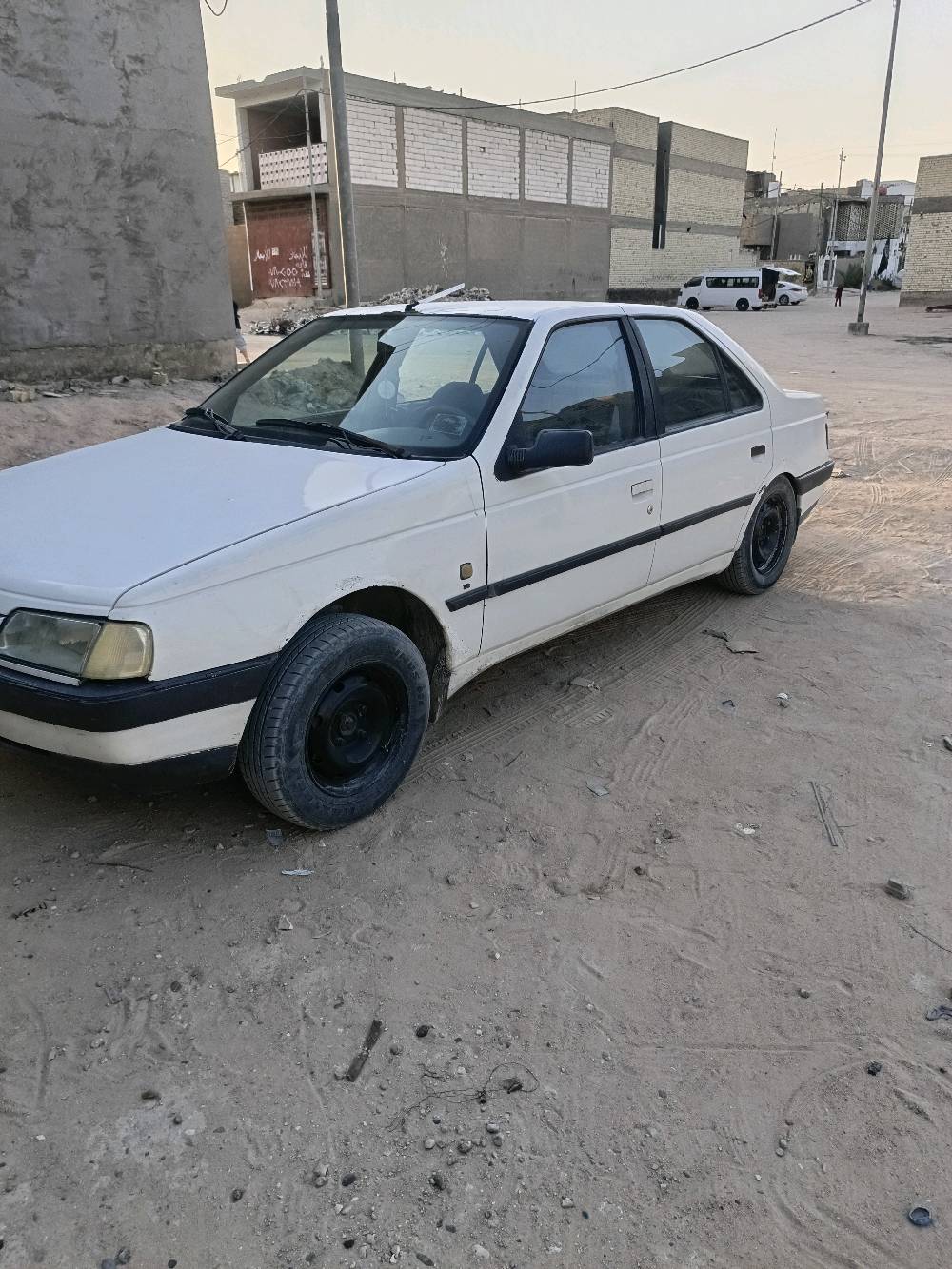 بيجو 405 موديل. 2010 كير ومكينه مكفول حديدهها مكفول من الضربه والتبديل رقم نجف انكليزي للتواصل  السعر 30 وبيها مجال ***********
وين موقع السيارة هسه بأي محافظة/منطقة؟: 
النجف النداء