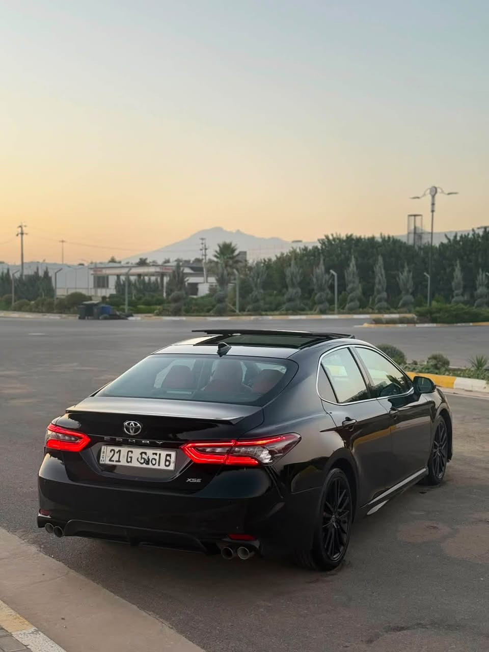 TOYOTA CAMRY XSE V6
سەیارەکە بی بۆیاخ بێ سارد بێ کرانەوە 
مواسەفاتی فول فولە 
•شەش بستۆنە 
•پانۆراما
•بەسمە 
•داتاشۆ 
•شاشە گەورەو شاشە  و سەماعە JBL 
•سێ مۆدی لێخورین (eco , normal, sport)
•تراکشن کۆنترۆڵ
•برێک کارەبای ، HOLD
•کوشن سارد و گەرم 
•کوشنی سەکن و سایەق کارەبای 
•سوکان هیتەر 
•حاسە و رادار پێش و دواوە ، پێنج کامێرە و 360  دەرەجە 
•وایەر لیس چارچ 
•ناو گێچ دیجیتاڵ 
.سوکان ڤۆلیۆم
•لایت لید و عەدەسە و زینۆن ، بلاجکتۆر 
•بەگ لایت لید 
•تەبریت مەرکەزی 
•ناو سوور بیلادی 
•تحدید سورعە 
•گێر ئۆتۆماتیک و عادی 
•ئاوێنە رادار 

* گێر و مەکینەی نەکراوەتەوە بێ عەیبە بە شەرت 

* سەیارەکە هیچ مەسرەفێکی نیە چوار تایەی تازەی لەسەرە
هیچ تەقەو رەقەی نیە ، رۆن و فلتەر هەموی تازە گۆراوە 

* سەنەوی رەقەم هەزەی تازەیە 
* سعر :۲۳۹ گەلاو مەجال 
ژ.م: ***********
ناونیشان: سلیمانی
