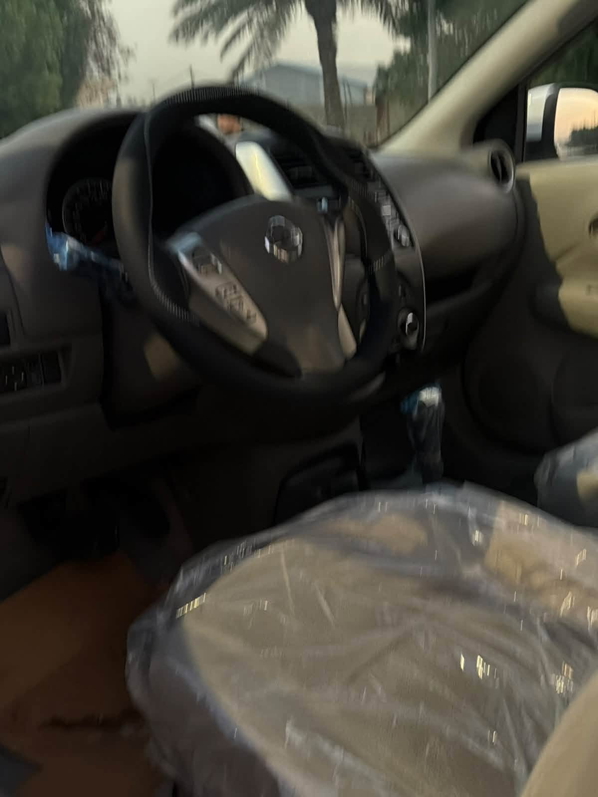 السلام عليكم سني 2019 هندي ام البليته الزركه مكفوله كفاله عامه السعر ( 97 $) مكانها بغداد *********** سياره جديده وجاهزه بدون نواقص محرك وكير مكفولات تبريد ثلج تخم تاير وصدر جديد الشراي يتصل
