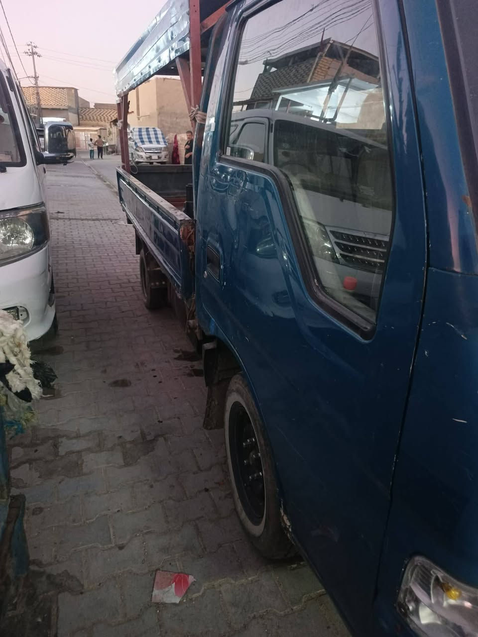 سلام عليكم سيارة فولتيرا مديل 97 نجف انكليزي بسمي   سنويه جديده مكينه وكير واكسل نظيفات تخم تاير حداديه ودوشمه وكهربايات كلها شغاله سعر 57 وبيها مجال مكان سيارة نجف ***********.
