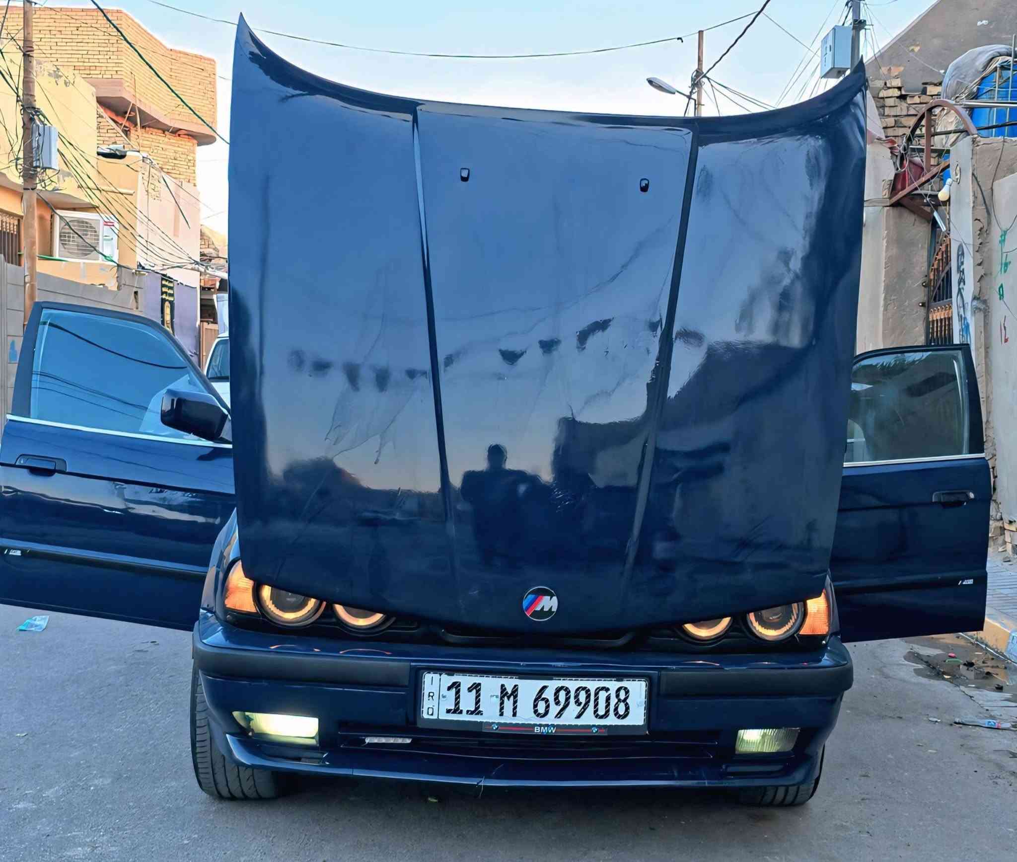 سلام عليكم BMW/525موديل 1990اصل بليته وسنويه وارد الماني فتحه سياره تعمير جديد مشتغله بيدي وخاسر عليه هواي سياره خير من الله كير محرك خير من الله التبريد عاطل لحد يسئلني عليه حداديه وره وكدام جديده كهربائيات كله شغال لايتات زينون لدات سوارات ويل هامان اصلي حجم 17 تو زايز سياره بأسمي سنويه لل 2029 هزته جديده لل27 ثانيوم احولك رقم بغداد 
مكاني ديوانيه السعر 40 
رقم ***********
