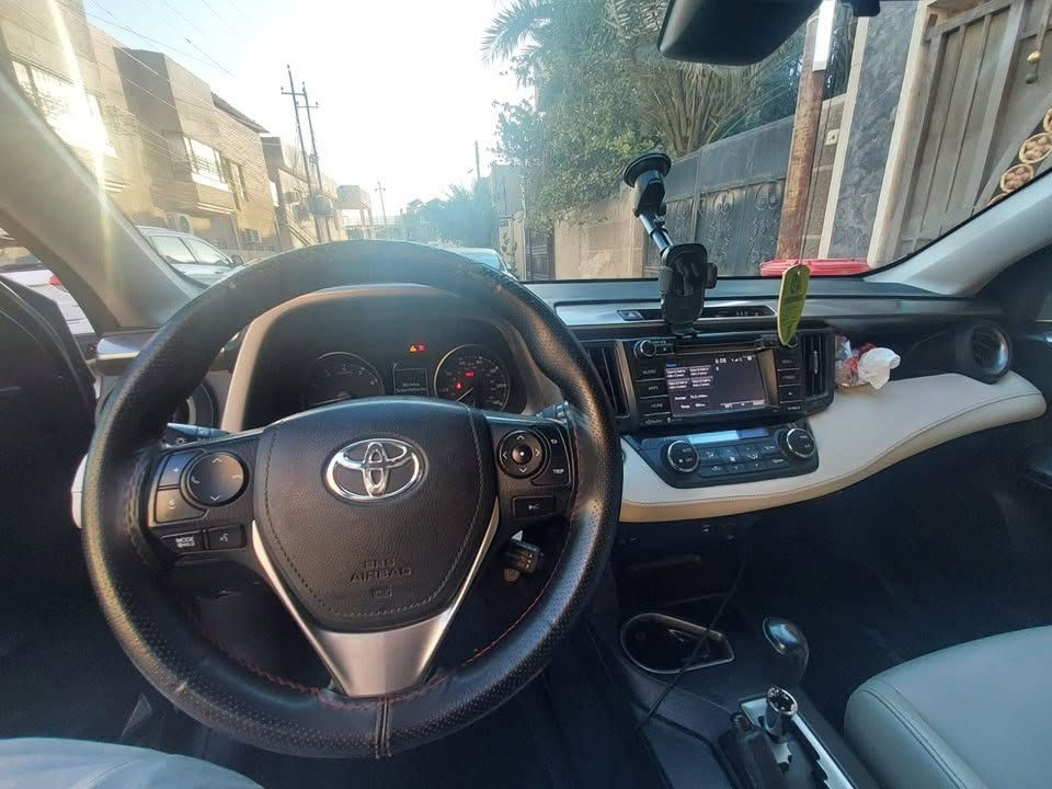 🔥 للبيع | Toyota RAV4 XLE موديل 2018 🔥
فرصة مميزة راف فور XLE بحالة ممتازة، سيارة نظيفة جداً، جاهزة للاستخدام ولا تحتاج أي تبديل أو صيانة.

المواصفات:
✔️ فتحة سقف كهربائية (سلايد)
✔️ تشغيل وبصمة للأبواب
✔️ شاشة مع كاميرا خلفية
✔️ تحكم بالستيرن
✔️ مثبت سرعة
✔️ نظام المحافظة على المسار (Lane Assist)
✔️ نظام Auto Hold
✔️ مانع انزلاق وثبات إلكتروني
✔️ وضعيات قيادة: Sport / Eco / Normal
✔️ مقعد السائق كهربائي
✔️ إشارات بالمرايا
✔️ نظام النقطة العمياء (Blind Spot)
✔️ مصابيح زينون ثلجية
✔️ داخلية جلد نظيفة جداً
✔️ تبريد ممتاز

🚗 السيارة بحالة ممتازة، جاهزة للفحص والمعاينة، ولا تحتاج أي صرف.

صور الحادث والسعر التواصل واتساب 

📞 للاستفسار: ***********

الجاد بالشراء يتواصل، والله يرزق الجميع.
