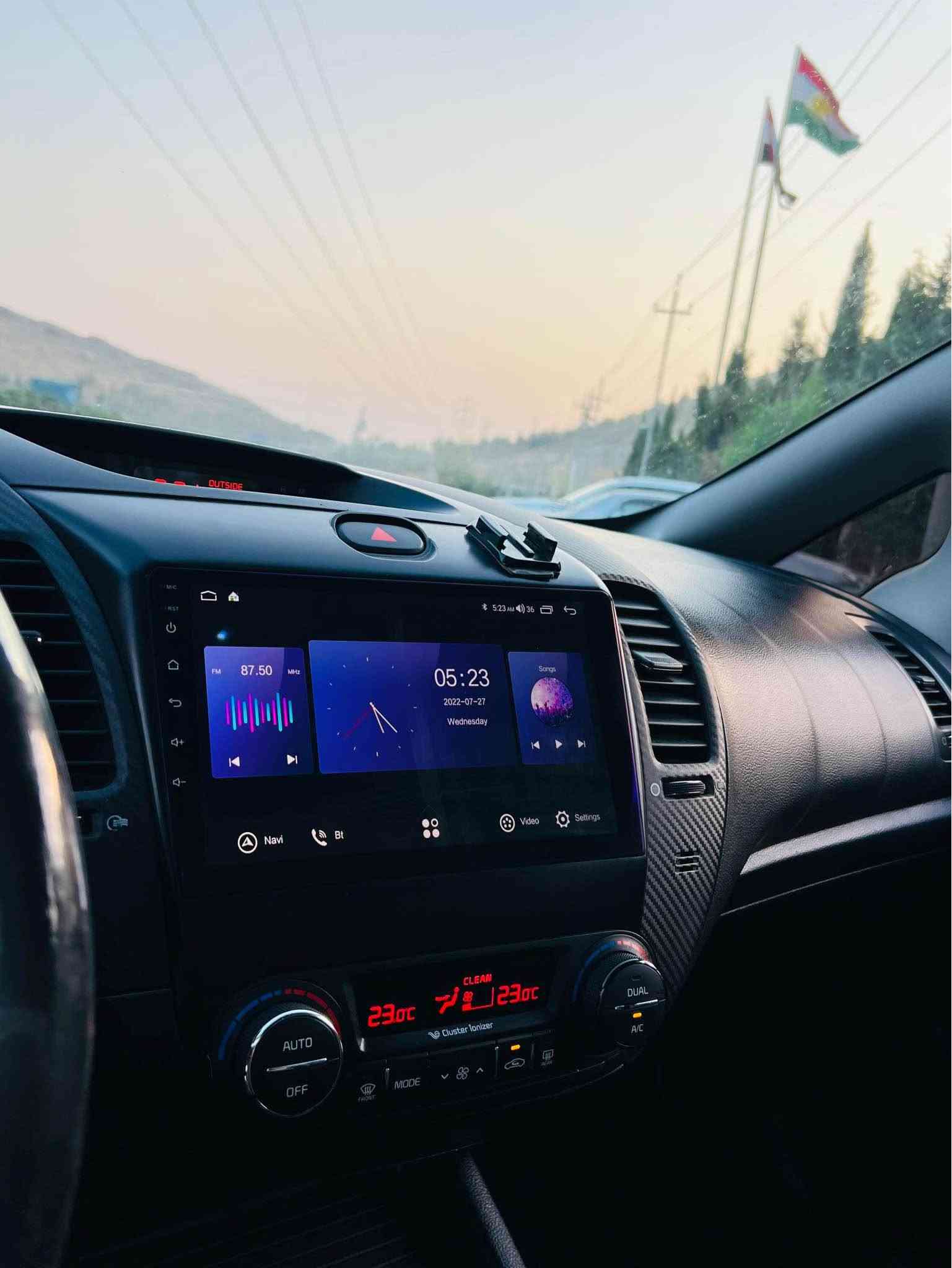 kia z5 
بسم للّٰةالرحمن الرحيم
كيا سيراتؤ ٢٠١٤
براوةى دوبةى شوين براوةكانى چاك كراوةتةوة
كؤدى بؤ كراوة بة ناوى خؤمانة
سپى سةدةف
eco    ocs شوين شاحن شوين فلةش
١٦٨ هةزار هةقيقى رؤيشتوة
كير مةكينة دةرو بةردى بةشةرت 
بةردى گزؤزى تيداية بةنزين هةر ناخوات
سوكان هيتةر سوكان فؤليؤم  شاشة ئايپات
كاميرة حاسة  كيچ ليزةرى  
ئاوينة ئيشارةت ئاوينة هيتةر دژة فول
كوشن جلد كوشن هيتةر
قفل مةركةزى
٢٠١٣ مانگى ١١ يانى ٢٠١٤
پاترى تازة  رؤنى گير و مةكينةى تازة گؤردراوة
تايةكانى باشن
ليد حةدةسة 
سةقف كةڤةر بةشةرت  كير مةكينة بةشةرت ١٠٠ فيتةر
دةعم ليدران بةشةرت   
كامل كامل مةسرةف كراوة بةس ليى خورةو دوعاى خيرمان بؤ بكة سةيارةكة هي مالةنة هي مةحرز نية بةدلى خؤم مةسرةفم كردوة 
هةموو شتم نوسيوة  ية ٢٥٠ مةسرةفى هةبوو 
٥ كةلا برا 
لة مالةكة بيمنةتم 
***********وةتس ئاپى لةسةرة
***********ڤايبةرى لةسةرة رانية, السليمانية

