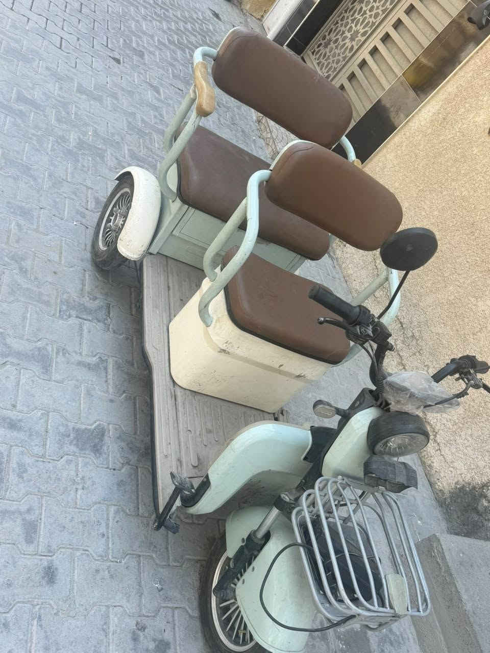 السلام عليكم دراجه شحن ٣ عجلات شغاله كامله جميع المواصفات كامله رايدها ب٦٠٠ قفل   عنواني بغداد الوشاش رقم ***********
