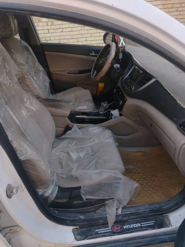 سياره للبيع توسان موديل ٢٠١٧ وارد أمريكا ضرر بس بنيد وبارد بالباب سيارة فول بصمه جنطه كهربائي كرسي كهرباء تحكم ستيرن جهتين شاشه كامره دواره رقم بابل انكليزي بسمي مكان كربلاء  رقمي *********** بيه واتساب السعر ١٥٨ كربلاء, العراق
