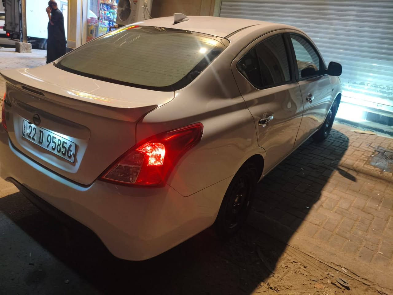 نيسان سني موديل 24 سياره بيها طخه خفيفه بالباب موضحه بالصور والباقي كفاله ماشيه 80 الف شركة البشامه السعر 108 وبيها مجال قليل العنوان بصره ياسين خريبط 
مكلف بالنشر 
الاتصال بالرقم ***********
