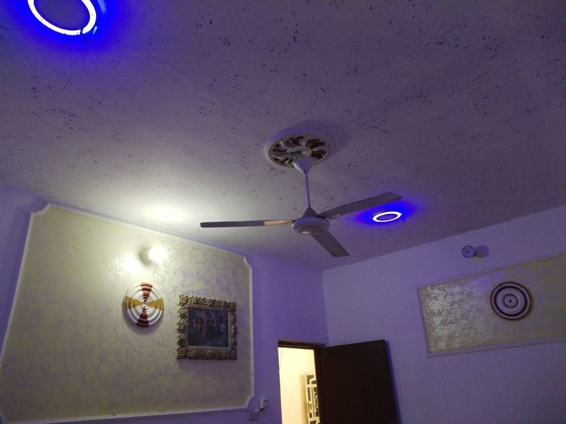 سلام عليكم دار للبيع مساحه 350 يتكون البيت من /3 غرف نوم+ صاله+ استقبال + مطبخ + وصحيات خارجيه وداخليه  + حديقه موقع بيت ع شارع مع كافت الخدمات متوفره  قرب مدرسة ام الربيعين وقرب صيدلية سيد يعقوب دبله شارع البصيره  رقم الهاتف بي وتساب /*********** سعر البيت 49 وبي مجال بسيط كلش /
