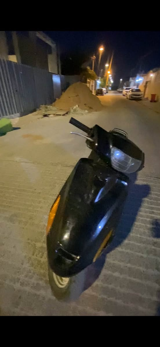 السلام عليكم 
دواجة فراشة 140 للبيع ✅
الدراجة مرتبه ومابيها شي مال روحة وجية 
محركها نضيف 
كابريتر نضيفة جداً ✅
باتري جديد ✅
كهربائيات شغالة ✅
اشاير ✅
هورن ✅
دبل اشارة ✅
الايت الكدام فقط غالباً دكمة يرادلة او شوية ظب
عوزها ترتيبات بسيطة 
الدراجة مالتي اكاتبك واكفلك من السرقة ومن كلشي 
مال روحة وجية وتبقئ عندك عمر 
نضافة كفرات زينه 
سعرها فقط 250 الف وبيها مجال بسيط إن شاء الله 
وهاي صورها وفديوهات مالتها شوفت عينك 
رقمي واتساب فقط راسلني او خاص وبخدمتك
*********** هاتف ☎️ 
مكاني قرية الغدير وغالباً اتواجد بحي السلام لإن شغلي بحي السلام
