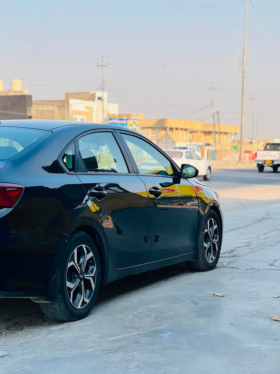 السلام عليكم كيا فورتي موديل 19 رقم بغداد مداور ثاني يوم السياره داخله كلين وبالعراق صار بيها جاملغ وبنيد لا شاصي ولا لغد مكرك 2000 كير بلادي بيها رادار عاطل ومشتغل كلوب مالته و بيها راجز السياره بس لا تنقيص ولا تبخير وترايها حلو وين ميعجبك روح بيها مراوس ماراوس مستعجل عالبيع ب118 وبيها مجال مكان السياره نجف رقمي ***********.

