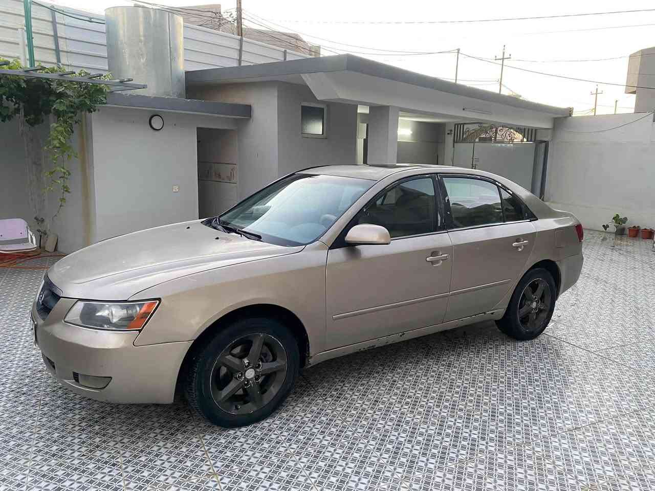 سوناتا موديل 2007 رقم نينوى باسمي سنويا جديده
محرك كير شرط 
محرك 6 سلندر حجم 3300
سياره بيها صبغ عام اثر تحرير 
جاهزه طخم امامي خلفي طخم تاير جديد 
كابون بانزين بيها 
مكانها موصل الايسر 
سعر 73 وبيها مجال بسيطط
بيع نقد فقط
***********
