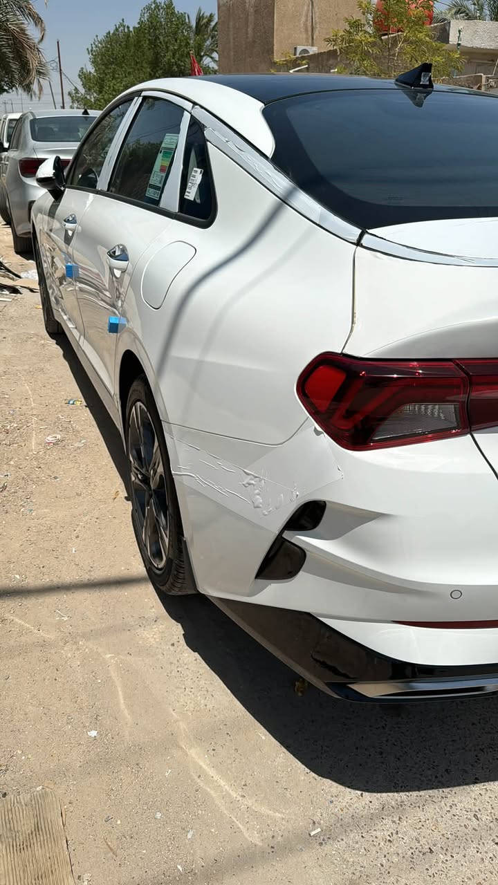 للبيع kia k5 2023 خليجي فول الفول مواصفات 

ماشيه km 5000
محرك 2000  
كشنات جلد تدفئة تبريد 
كاميرة خلفية 
حساسات امامي خلفي
شاشة + Apple CarPlay
بانوراما
قطعتين تبريد
تشغيل عن بعد
بصمة تشغيل عدد 2
مري شفط
اشاير بالمري

السعر 203$  وبيها مجال

المكان : بغداد - الوزيرية

للاستفسار ‭***********‬
