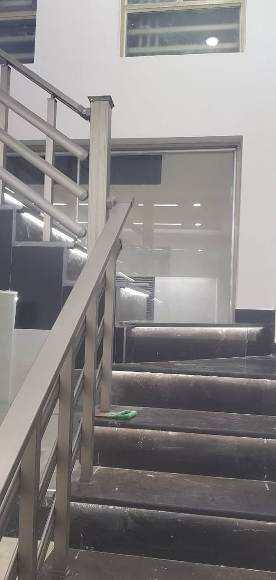 بيت ١٢٥متر قطاع ٣١شارع ٣٠متر شارع النخيل البيت طابقين ٣ غرف نوم وصالة واستقبال ومطبخ وصحيات البيت درجة أولى كامل المواصفات وفارغ السعر ٢٥٠مليون مع المجال للاستفسار مكتب سيد هاشم الذبحاوي النجف الاشرف الكوفة حي ميسان ركن شارع البوريات ***********واتساب نستقبل جميع العروض عرصات بيوت مشتملات راسلونا مع الصور على الواتساب اعلاه
