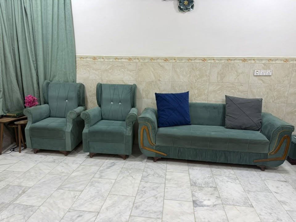 السلام عليكم 
تخم 10 مقاعد 
بابل قرب سيطرت الاثار 
200 الف 
***********
