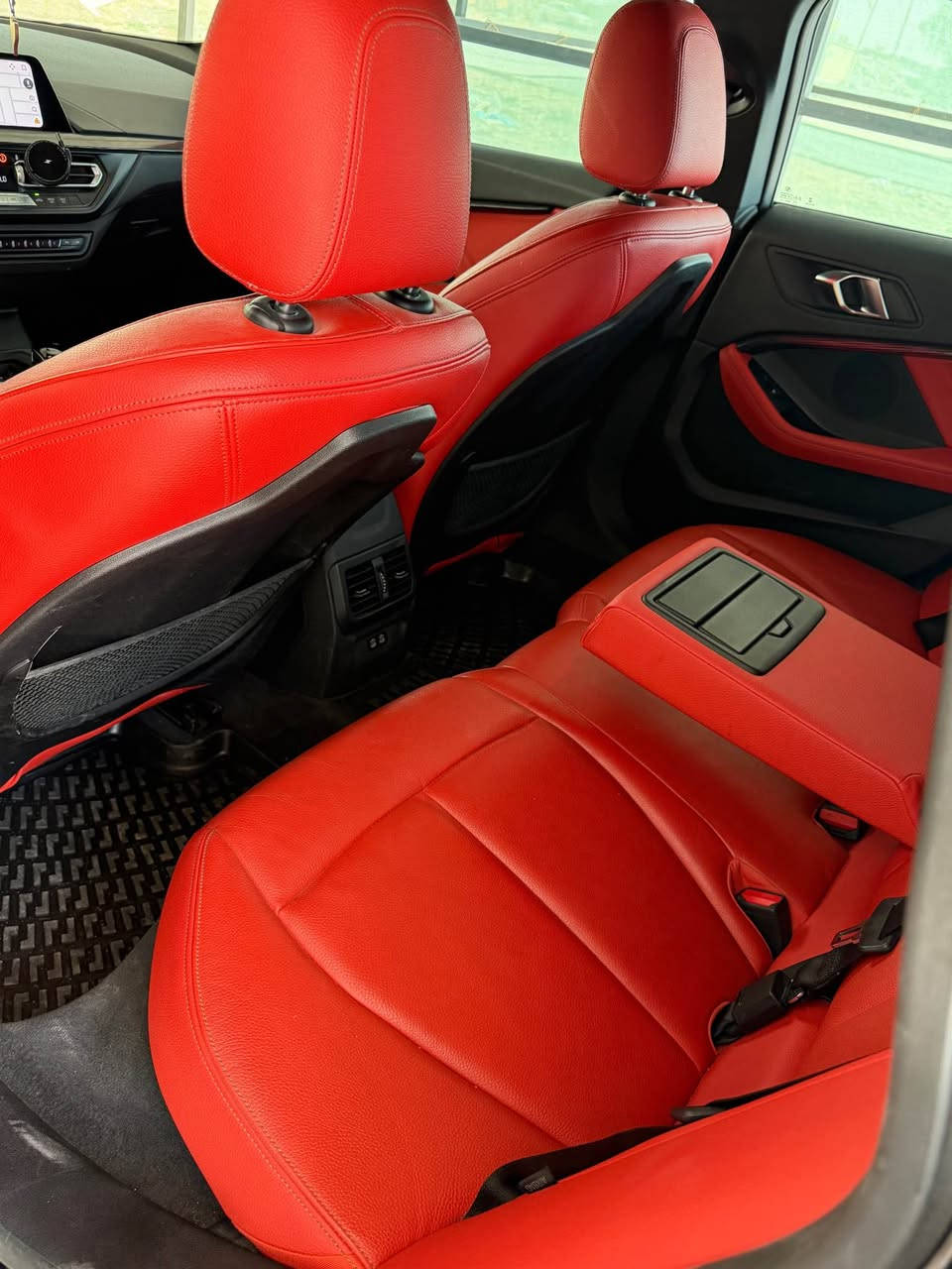 للبيع: بي أيم دبليو 228i موديل 2022
 الموديل واللون: BMW 228i موديل 2022، لون أسود.
 الحماية والتظليل: مغلفة بالكامل بـ PPF مات (مطفي) ضمان 10 سنوات من أحد أشهر المراكز في أربيل. معها كتاب تظليل رسمي متبقي فيه 10 أشهر (نسبة 80%).
 الضرر والصبغ: كلين عنوان (Clean Title) بدون أيرباك وبدون دواخل نهائياً. فيها كلير أمريكا بسبب شخط الصوره مال اماكن الكلير ب صور 3اماكن كلير 
 المسافة المقطوعة: 90,000 كم.
 المواصفات والداخلية:
 داخل أحمر مميز.
 صفر مسجات أو أعطال (شرط كير ومحرك وفحص).
 مبرمجة لغة عربية بالكامل.
 شاشة وعداد برمجة M (كيج M).
 السعر: 189 ورقة ($18,900) وفيها مجال قليل.
 للتواصل: *********** (اتصال / واتساب)
رقم شاصي مرفق ويه الصور
 
بو فروشتن bmw228iموديل2022
سى شوين كلير امريكا رةسمةم داناوا 
ماوةى روشتن 90km
ژمارةى شاسيم داناوه لة رةسم 
ناو سور فول مواسةفات هةمو گيانى بةشةرت 
بى ئيرباگ ppfمات كةراوه زةمان10سالى لةگةله 
كيتابى جام رةش100/80لة گةله 10مانگى ماوه
نرخ189مةجاليكى زور كةم /***********واتساب 
تكايه موشترى نيت تيل مةكة أربيل, العراق
