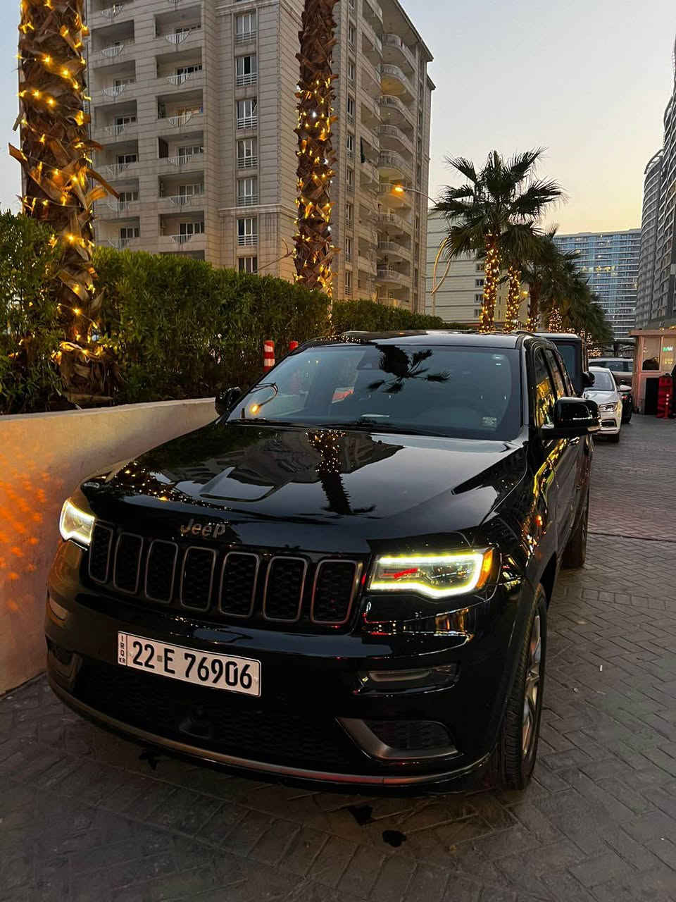 Jeep Grand Cherokee high altitude 2021 (4WD) جيب كراند شيروكي هاي التتيود  (مواصفات السومت) فول مواصفات 1/1
•الموديل: 2021 •المحرك: V6. 3.6 •ماشيه 55 الف ميل المواصفات:
سقف بنوراما
رادار امامي
⁠رادار خلفي
تحديد مسار
نقطة عمياء
كشنات جلد
المقاعد الأمامية كهربائية وتدفئة وتبريد
ذاكرة لحفظ وضعيات الجلوس
تدفئة ستيرن
تشغيل عن بعد
صندوق كهربائي
حساسات خلفية
كاميرا خلفية
مرايا بخاصية التعتيم الذاتي
مرايا جانبية قابلة للطي كهربائيا 
⁠تدفئه مري
مثبت سرعة
نظام تشغيل واطفاء اوتماتيكي
شاشة تدعم كار بلاي
255$ السعر
مكان بغداد المنصور
صور الحادث مرفقة بلمنشور
رقم تواصل *********** بغداد, العراق
