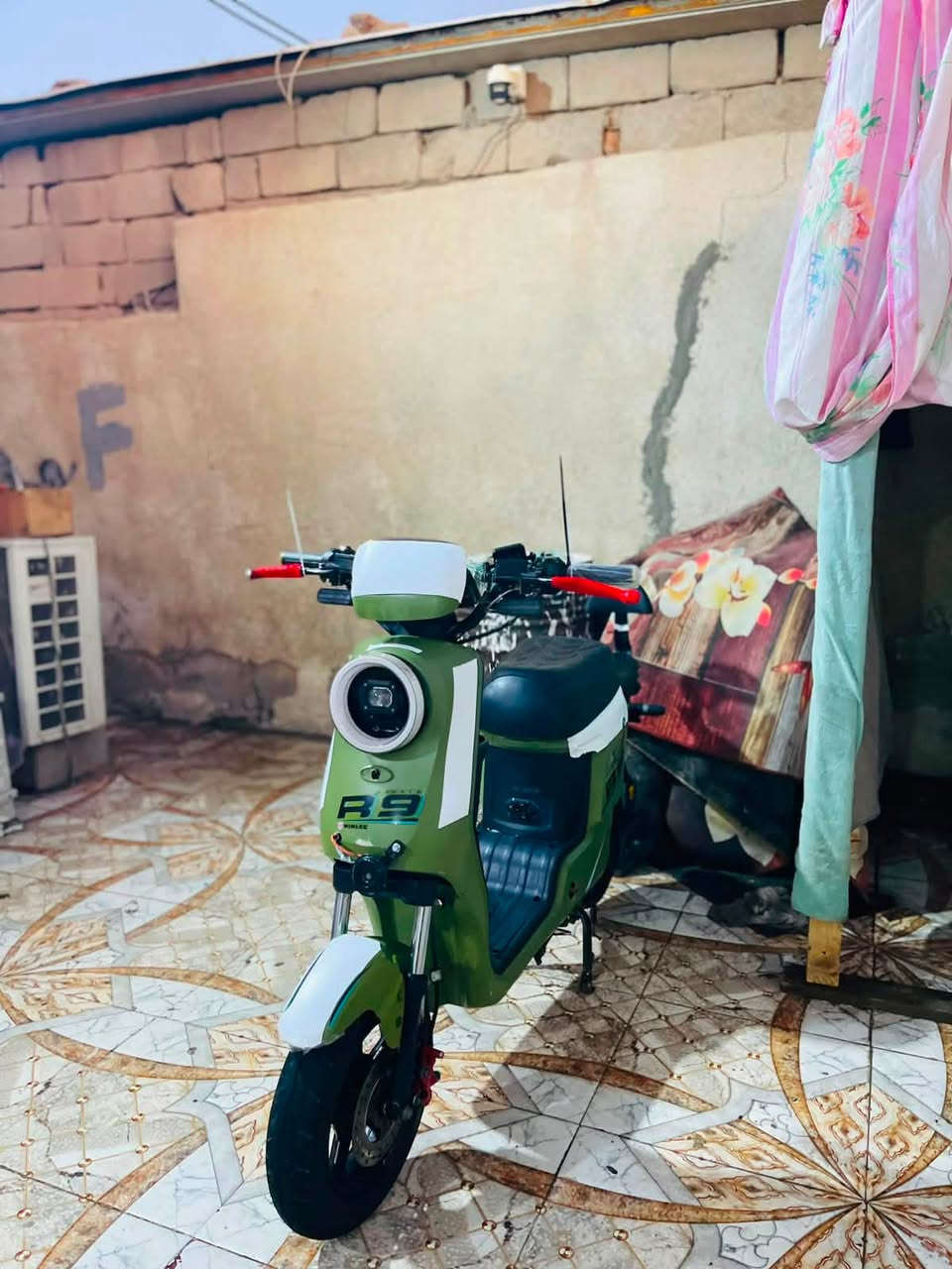 سلام عليكم دراجه R9 بعدهي جديده بيها صوت فقط ب فج مال بريك وره كامله مانقصها اي شي عنوان البصره حيانيه (***********) رقمي سعرها خاص
