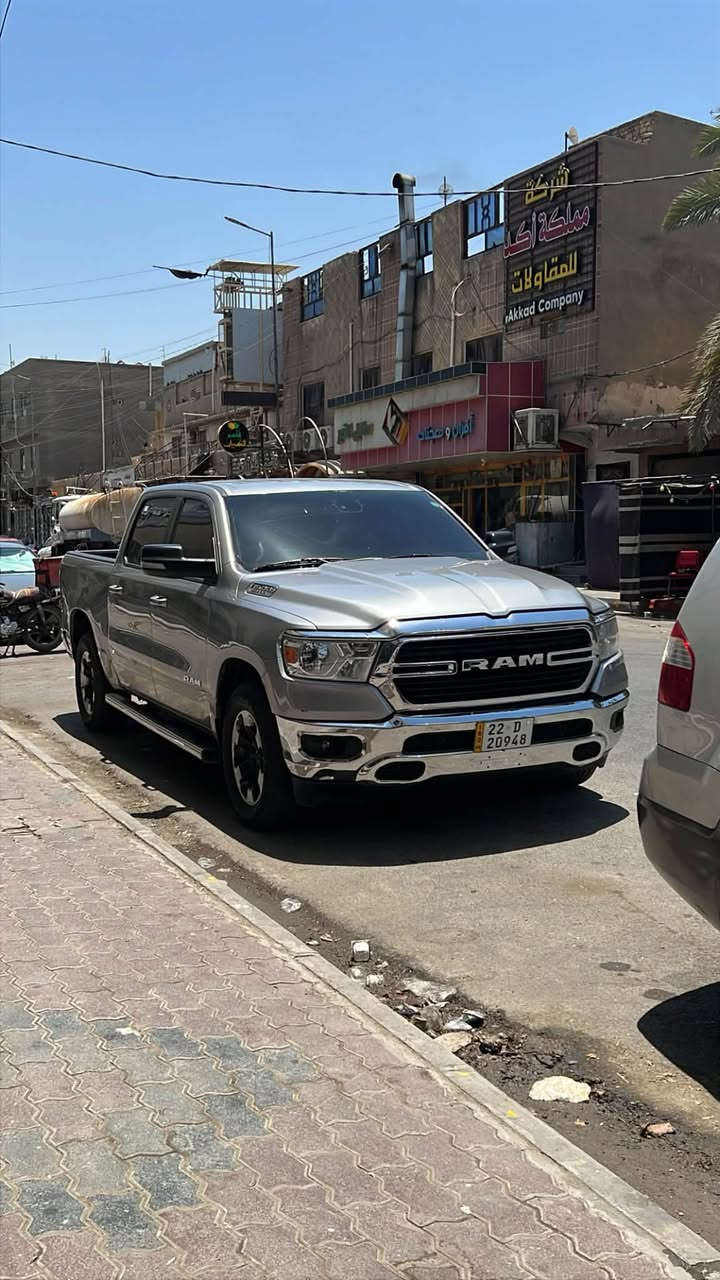 سلام عليكم
للبيع رام 2020 فئه بگ هورن
محرك 5700 8 سلندر
حادثه قطعه صبغ صغيره ب بدي
وبارد ب جاملغ 
*********** واتساب
