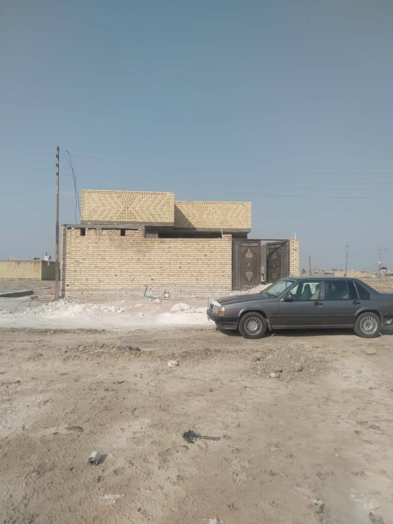 السلام عليكم بيت 200 متر زراعي 
صب كونكريت حي الجوادين مقابل الاسكان  نزلت الملاعب قريب كلش ع شارع
كامل ماي مجاري كهرباء درجة اولى  
غرفتين  وستقبال صاله مطبخ حمامات داخليه خارجيه  البيت ملبوخ جص وسمنت  عوزه شي بسيط  تفاصيل اكثر  وتساب ***********
