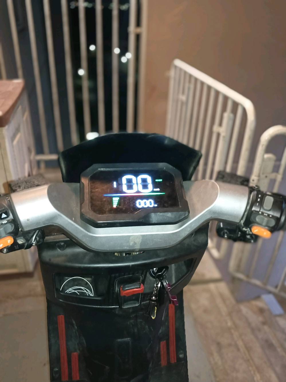 دراجه شحن ماتركس سته باتري مسطره 32امبير الدراجه بيه شخوط بسيطه وسهلة ماشيه 10 تالاف السعر 800بيه مجال كلش زين للاتصال على هاذا الرقم ***********