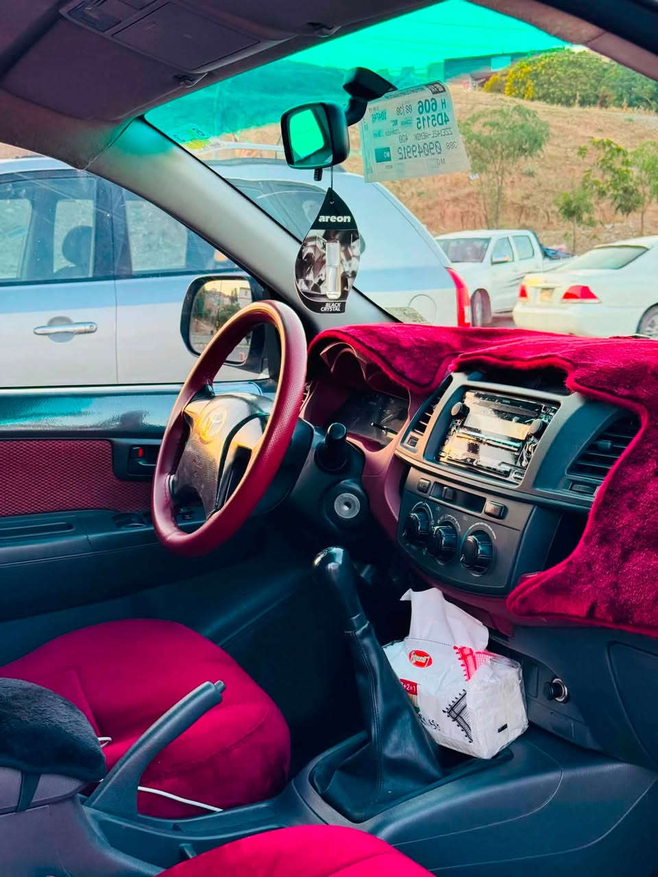 مەرزێ
٢٠١٣
١٢٠ هەزار ڕۆشتووە 
سەیارەکە سفرە 
یەک دینار مەسروفی نیە 
هەتا حەزکەی جوانە 
سەیارەی مەعرەز نیە
چوار تایەی لۆکە 
کامل ئەشیای شەریکەی ماوە 
گێڕ و مەکینە و ئەکسل بەشەرت 
سەیارەکە چەوریشی نەداوە لۆکە 

سعری ١٩٥ مجال
*********** 
مشتەری نیت سەرم مەیەشێنە
