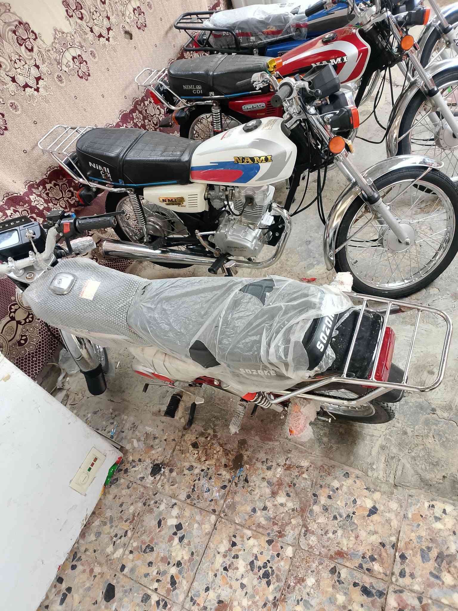 هلاوو شباب نامات للبيع سكنر 5 اوراق مكفولات
جاهزات من كلشي 
ابيض احمر ازرك 
وياهن سازوكي خبط هم للبيع وضع شركه 
مكاني كوت
***********
