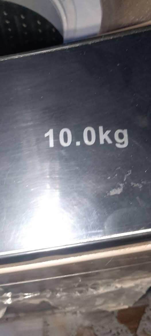 غساله ملابس للبيع نضيفه حيل 10 كيلو بيها عطل ما اعرف شنو هوا احتمال يكون برمجه السعر تواصل علئ الرقم ***********
