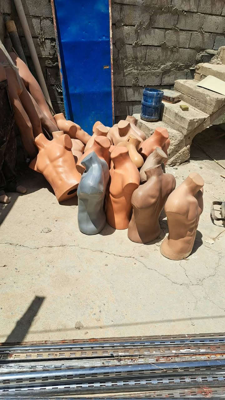 ***********
