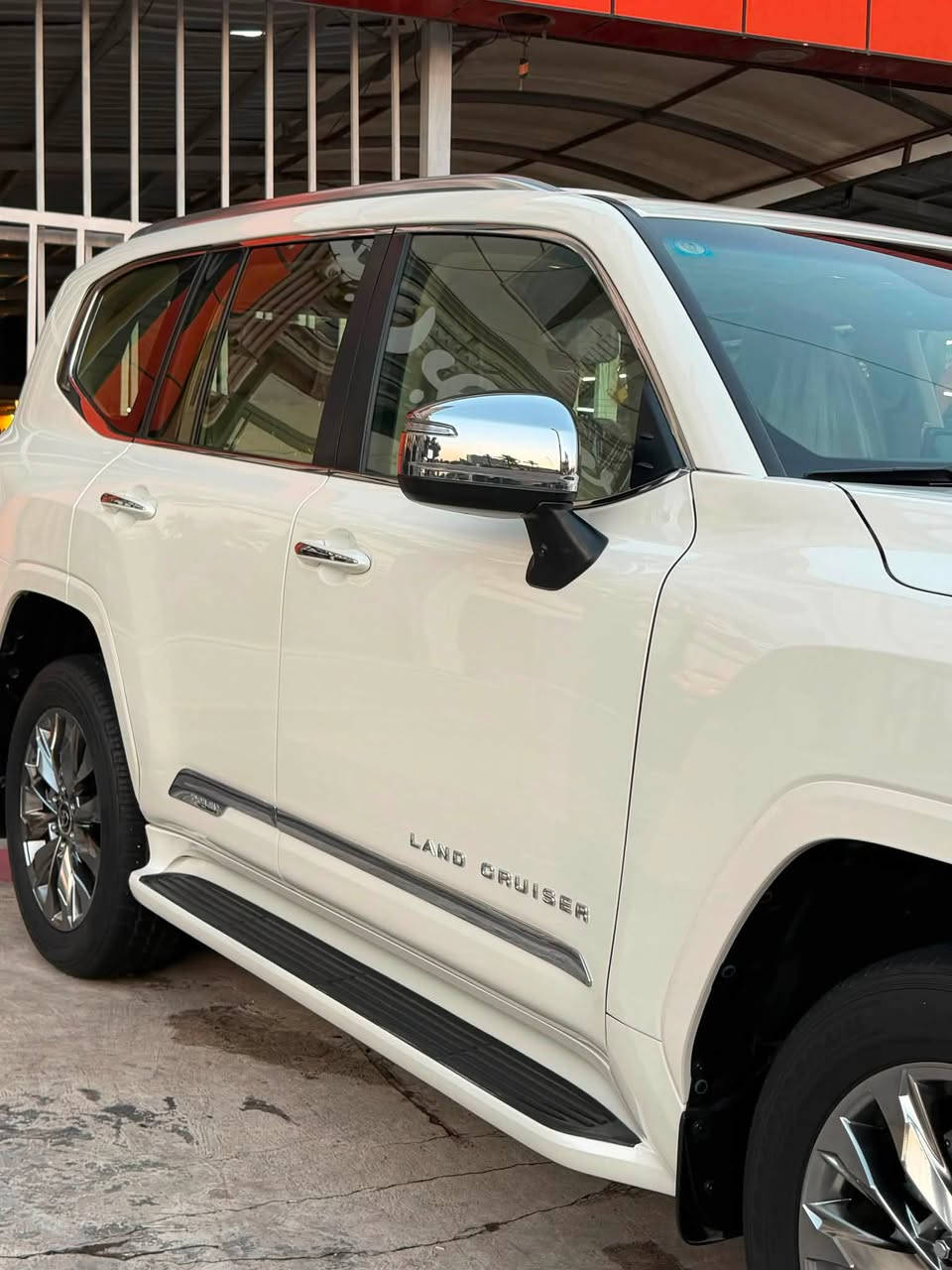 لاندكروز موديل 2023 limetd  VX

وكالة تويوتا عراق  ‏‎ضمان شركة SAS

8 ألف ماشي

‏‎سنة الصنع: 2023  VX Limited

‏‎ضمان شركة SAS

كل غراض بلادي موجود

5  كاميرا  +رادار

ماشييه  8  الف  كم 

‏‎المواصفات :

- محرك 6 سلندر تنفس طبيعي
٥ كاميرات

رادار  كامل

توقف زاتي

‏‎- فتحة سقف ( سلايد ) 

شاشة كبير
لايتات عدسة ٣ عدسات

-٣ شاشات 

- شاشات ترفيه خلفية

‏‎- مقاعد جلد 

‏‎- مقاعد كهربائية 
    

- ⁠تبريد وتدفئة امامي خلفي 

‏‎- بصمة الابواب 

‏‎- صندوق كهربائي

‏‎- مصابيح LED و زينون

-7 راكب 

-شحن واير ليس 

-حساس امامي خلفي 

مكفولة كفالة عامة 
عدا ملاحظة بسيطة

البيع فقط نقد 
عنوان المعرض.📍.. بغداد - الوزيرية مقابل 
المجمع العلمي قرب قاعة الريان 
للاستفسار ***********
