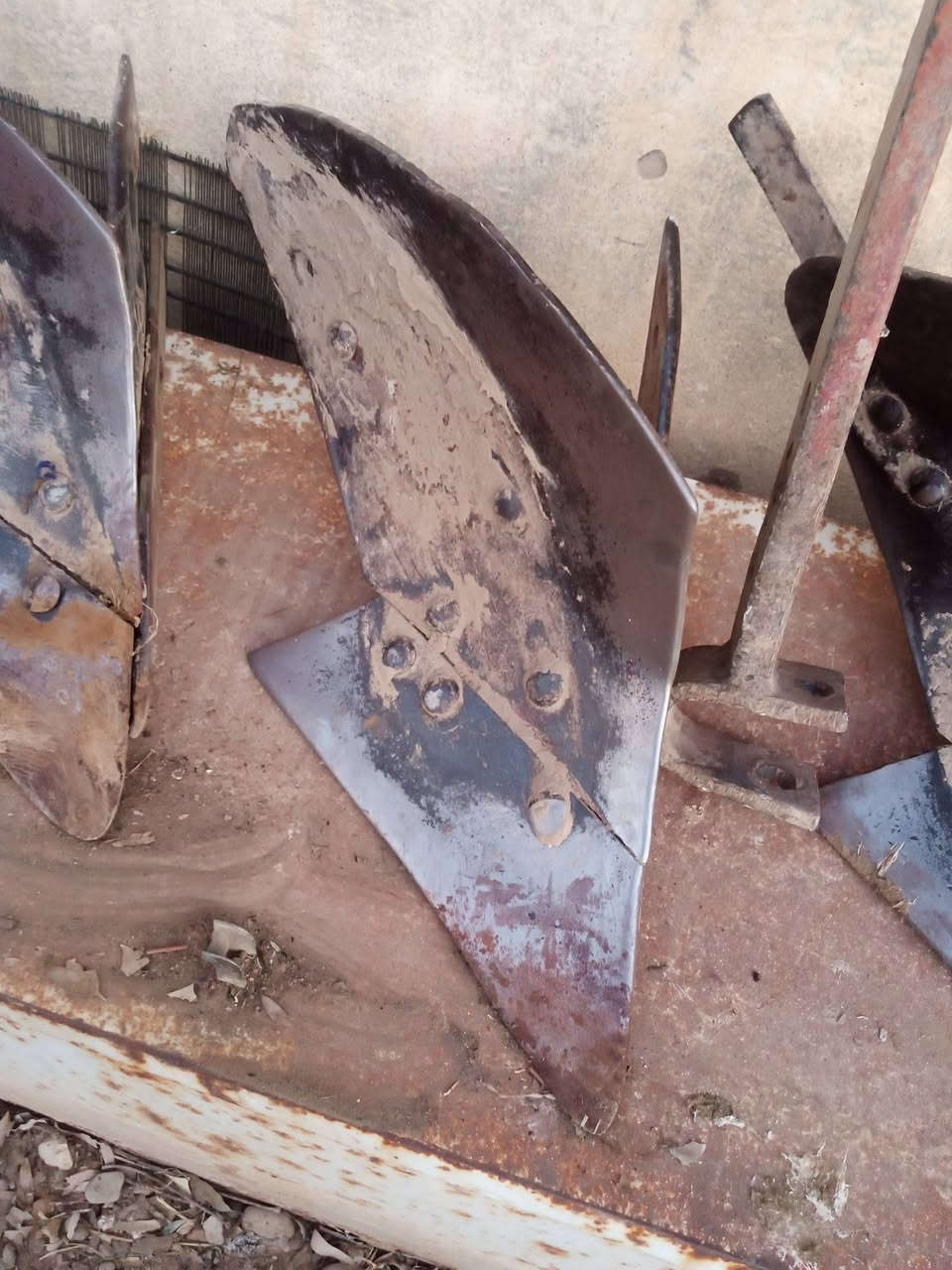 سلام عليكم سجج مال مكينه عنتر حجم 8 نضيفات كلش السعر 200 وبيه مجال مكاني واسط كوت رقم الهاتف ***********

