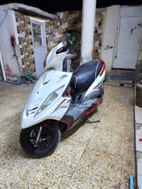 جي تي ار للبيع مكانها بغداد حي اور سعرها 800 وبيها مجال  07732078689