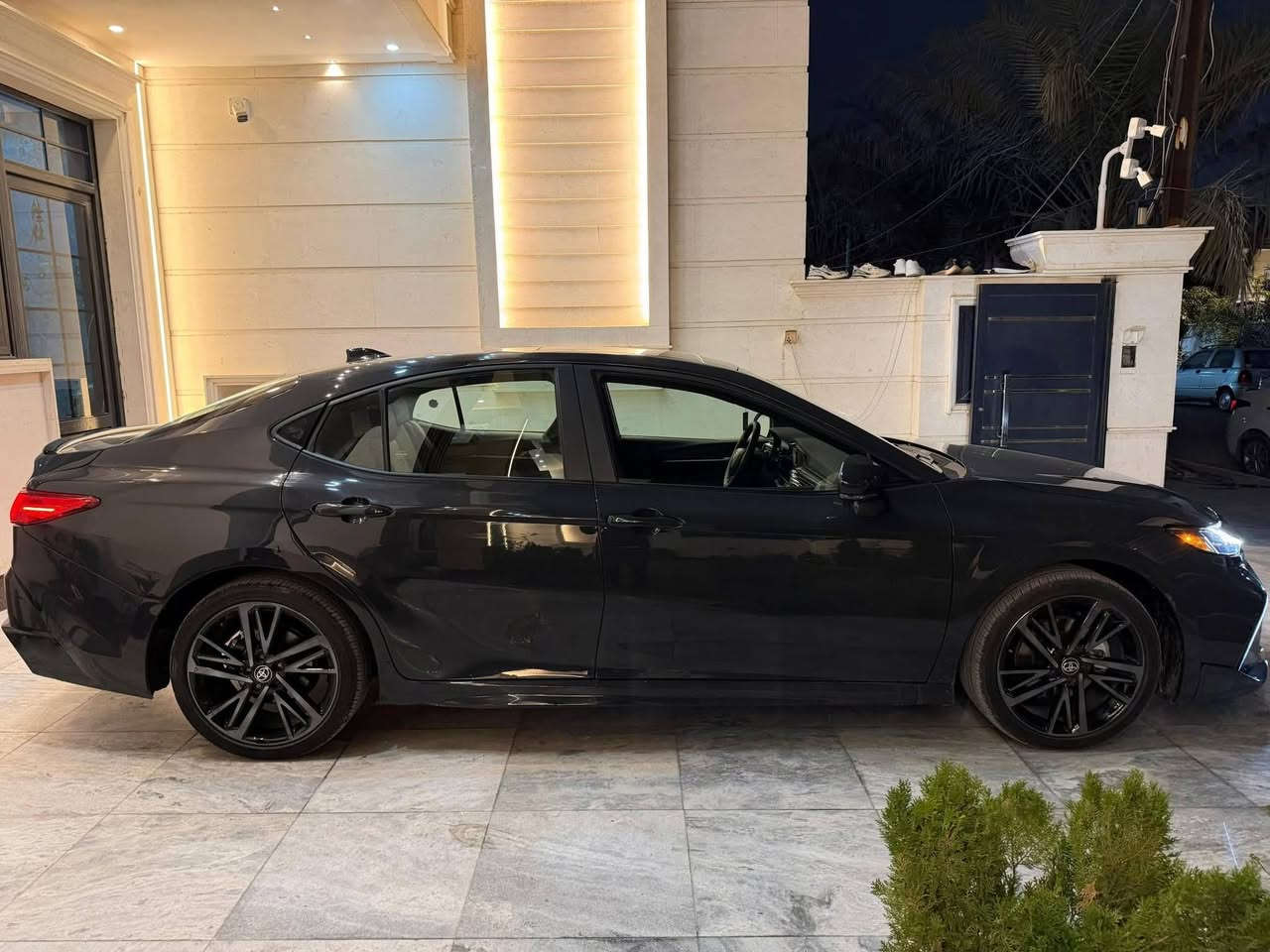 ✅تيوتا كامري 2025  XSE وارد امريكي 

✅اللون سمنتي/ فول مواصفات 1/1 

✅رقم بغداد وبسمي تحويل ثاني يوم  

حادث سياره / جاملغات خلفيه وقبق جنطه كله بلادي مو تجاري 
 
 
 مواصفات XSE 
🔹داخل جلد اسود 
🔹بصمة تشغيل ابواب وصندوك
🔹فتحة سقف ( سلايد روف ) قمارة بنوراما ع طول السيارة 
🔹فتح الصندوك ذكي 
🔹محرك 2500 هايبرد 
🔹دشبول دجتل 
🔹كاميره دوارة  360 
🔹رادارات 360 درجة ( امامي جانبي خلفي ) تمنع التصادم الامامي والجانبي والخلفي
🔹التحذير عند فتح الباب 
🔹تحكمات ستيرن 4 جهات  
🔹 شاشة 4 وضعيات للعدادات
🔹 4 وضعيات قيادة ( عادي/ سبورت /ذكي / اقتصادي ) 
 🔹مثبت سرعة ذكي ( التحذير عند مغادرة المسار )
‏🔹Auto Hold التوقف لفترات قصيرة
🔹الهاند بريك بصمة 
🔹شاشة  حجم كبير لمس تدعم نظام الابل كار بلي والاندرويد اوتو بدون كيبل يربط التلفون واير ليس و GPS  
🔹شحن واير ليس 
🔹ويل كب 19 رياضي مع تخم تاير جديد 
🔹نظام الصوت Bose عدد السماعات 8 ‏
🔹دخول ذكي عند الاقتراب 
🔹لايت لد
🔹نقطة عمياء
🔹تدفئة بالكشنات
🔹 لد متغير الالوان لون على طول الدشبول
🔹تحديد مسار وقيادة ذاتية  ورادار امامي 
🔹مانع انزلاق 

العنوان 📍بغداد العامرية 

للتواصل ☎️ ***********

للسعر 🟥 220
