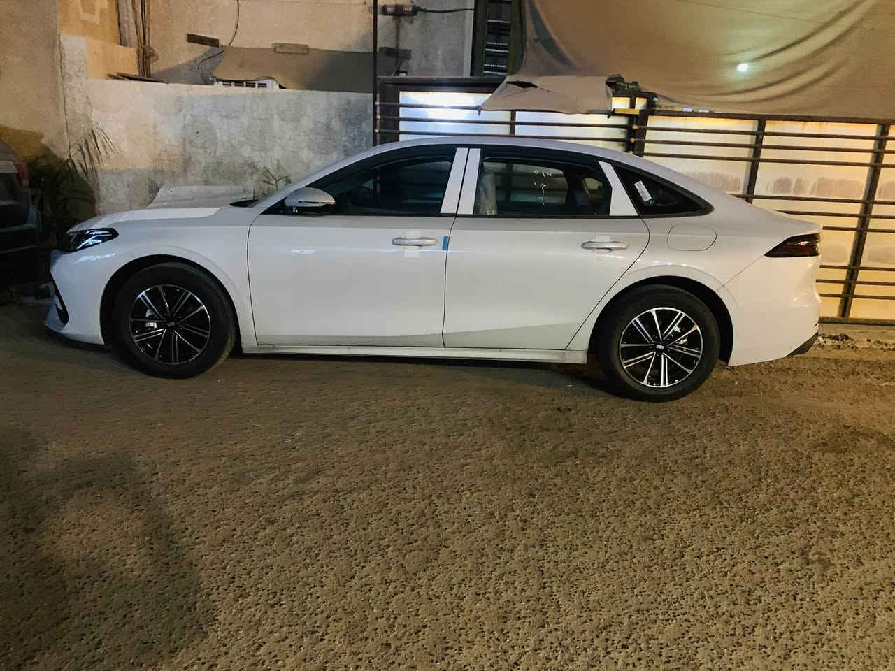 سلام عليكم جيلي A7 نص فول 5 كامرات لون سموك داخل جلد رصاصي  قمارة حديد زيرو بدون رقم 
مكان الاعلام 
***********
