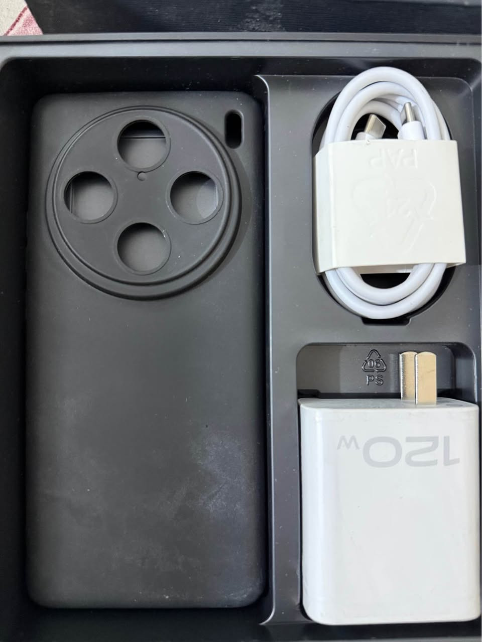 السلام عليكم 
Vivo x100 pro
ذاكرة : 512/16
نظافة 100%
ملحقات كاملة 
بي فقط ظهر شوي خالع بسبب الحراره التلفون كفاله
السعر :700
مكاني بابل 
*********** حلة, بابل
