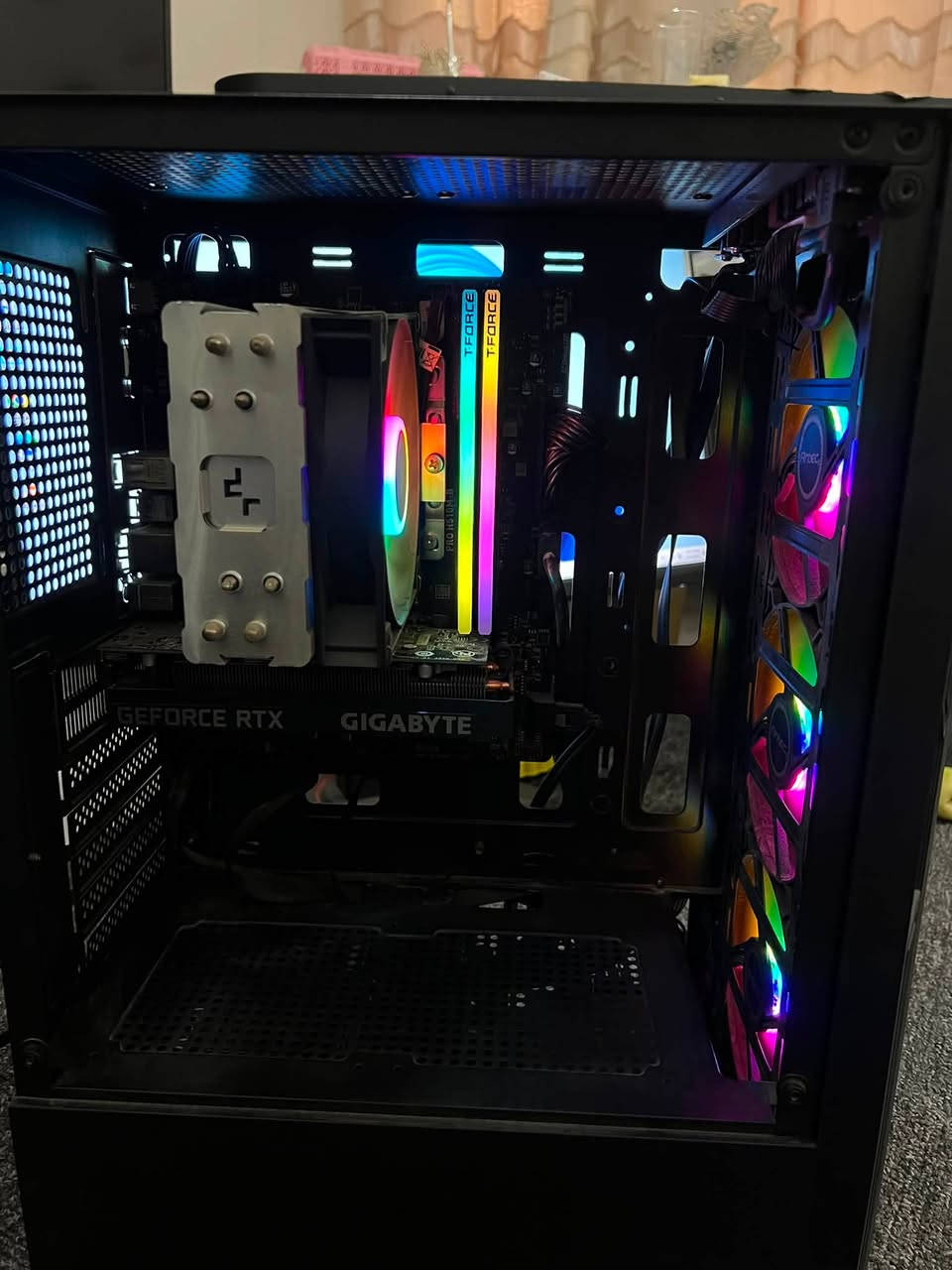 تجميعة للبيع
السعر 675 الف دينار  قفل

I5-10400f
Ram 16 gb 3600mhz rgb 
M.b h510m
Rtx 3050 6gb 
Ssd 128gb 
Hdd 500gb 
P.s 650w 
مبرد للمعالج
بغداد الدورة 
***********
