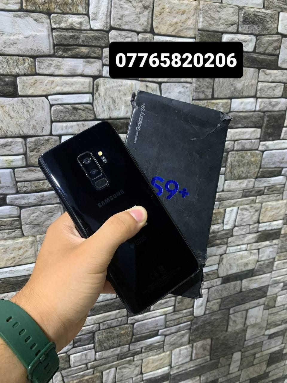 السلام عليكم
Galaxy s9 Plus 
ذاكره 128 .. نضافته عاليه جدا 
دبل شريحه .. شحن سريع 
شاشه منحنيه سوبر امولد بيها طبع خفيف جدا
ببجي 60 فريم .. كاميرات رهيبه 
سعره ( 170 ) وبي مجال .. ملحقات كامله 
مكاني حله .. ***********
