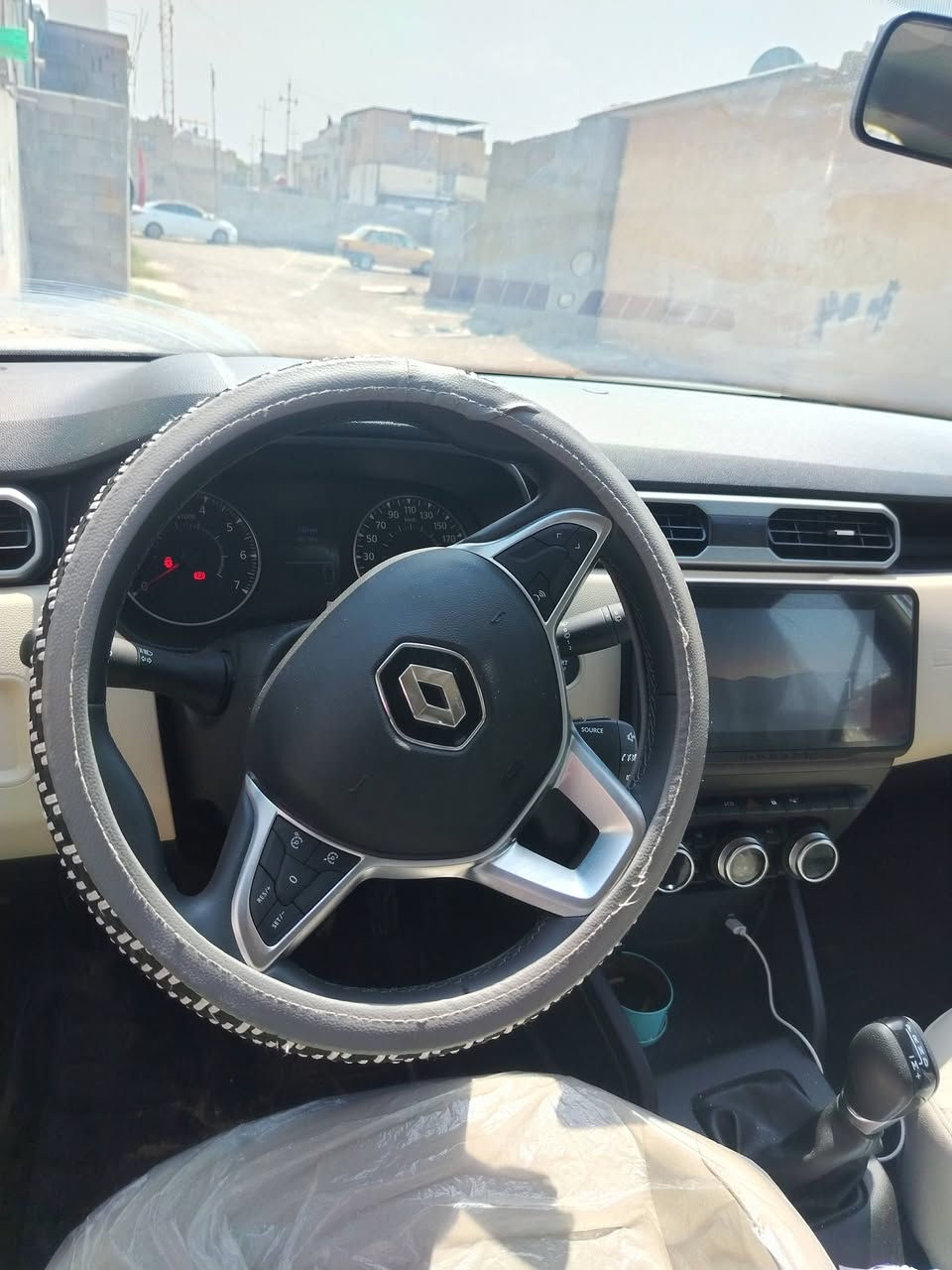 سيارة جديدة.. رينو داستر. بوضع الزيرو  ....  خليجي..  موديل 25
. كير مكينه نيسان ياباني 
بعدها على ضمان الشركه 3 سنوات ويشمل.. المحرك والكير والتبريد
  بدون لوحات فحص مؤقت.. بسعر 115 وترهم مراوس
4 سلندر... المحرك 1600 تنفس طبيعي
📱  ***********
 مكان السيارة : البصره.. المعقل
