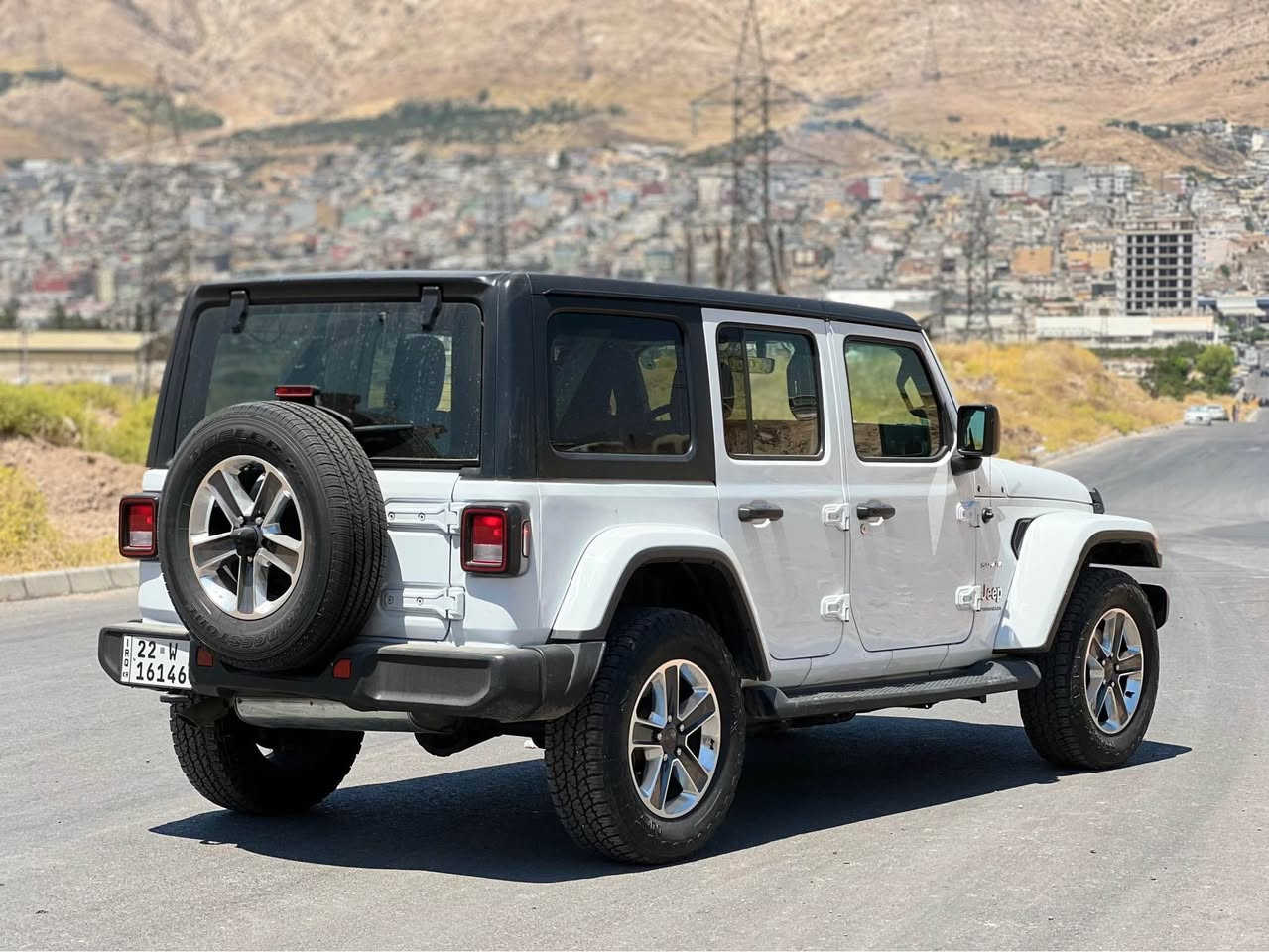Jeep Wrangler 2023 V6
جيب رانجلر ٢٠٢٣
مواصفات Sahara

مكينة ٦سلندر حجم ٣.٦لتر تنفس طبيعي
ماشية ٤٣،٠٠٠ ميل و بحالة جداً جيدة 

ضرر السيارة جاملغ خلفي صبغ فقط بدون دواخل و ايرباك
السيارة مرقمة اربيل الدولي الجديد شرط التحويل

سعر السيارة 28,000$ دفترين و ثمانين ورقة و بيها مجال للطيبين السيارة موجودة ب دهوك

ل اي استفسار عن السيارة تكدرون تتواصلون وياي 
(***********) دهوك, العراق
