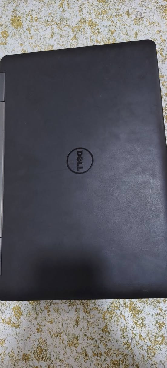 لابتوب dell latitude e5540 نظيف لوووك
مامفتوح ولا مبدل بي شي

بس فتحته خليت ssd و رامات يعني تطوير

اشتريته قبل سنة 375

وضفتله رامات دبل سعرهن وحدهن 75 الاصليات 

المواصفات

Core i7 4600

Ram 16 gb

كارت شاشة 2 كيكا

التخزين 256 ssd

ويندوز 10 برو اصلي

للاستفسار التواصل اتصال فقط على الرقم ***********

او مراسلة الصفحة

سعر 325 وبيها مجال بسيط
