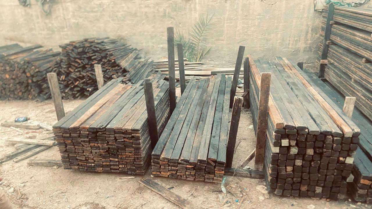 سلام عليكم قالب خشب للبيع العدد 12 مكعب العنوان بابل بسعر مناسب 
الرقم ***********
