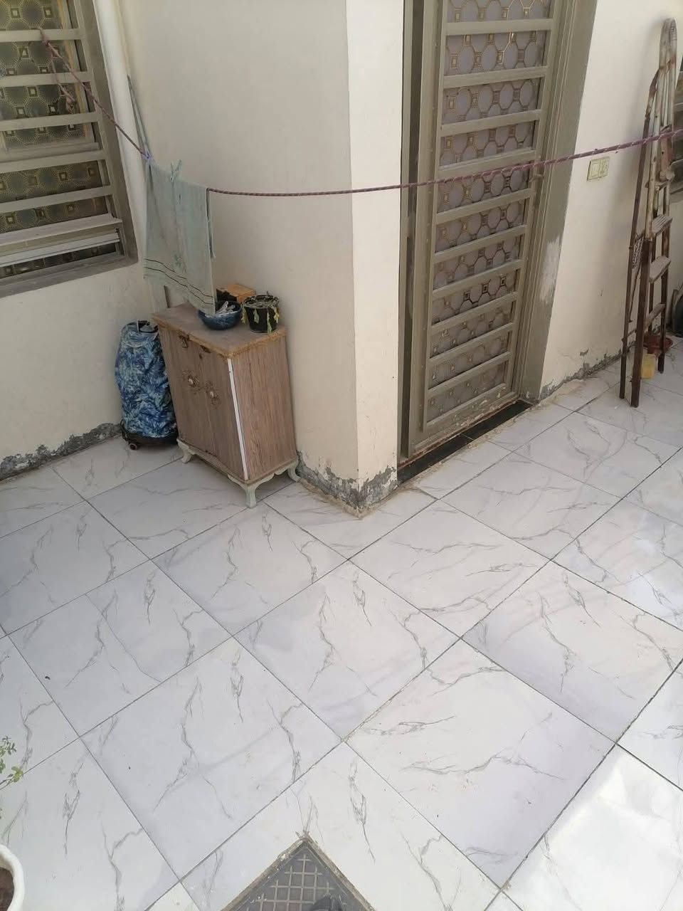 بيت 100 متر بل خط اول شرط
سعره 41وبيه مجال بلاش بلاش

موقعه... شارع المطار عمود 325 بيت جناي

ماء وكهرباء واتبليط الحد باب بيت طابو زرعي سند 25

نص مكتوب في الصور:
- ***********