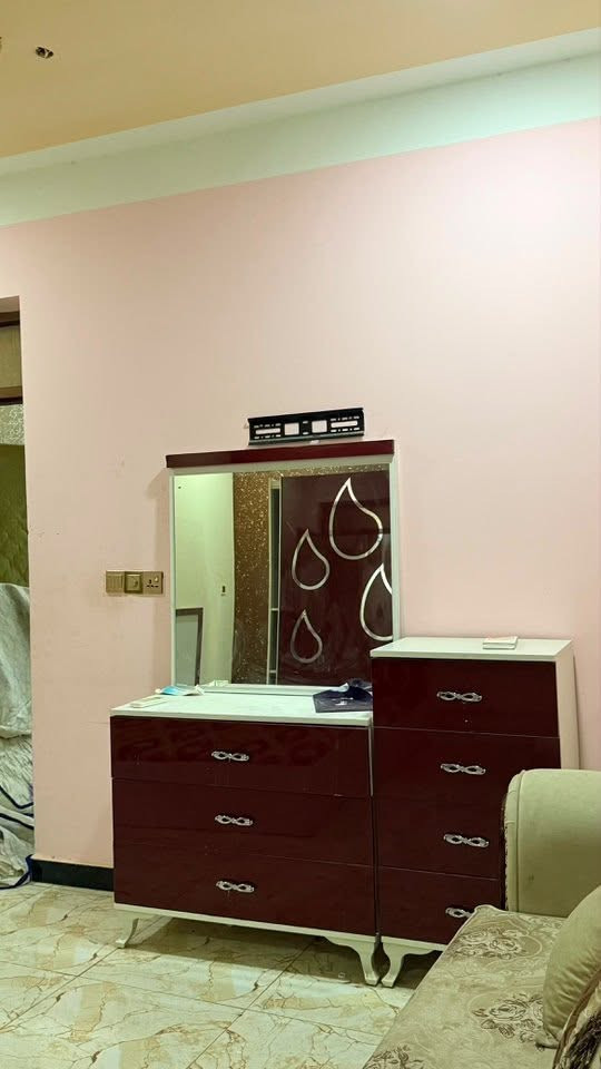 اثاث للبيع
كاونتر ٣م مع سنك ١م ونص جديد من شهرين اخذته 
HDF
طباخ 5عيون شغال نضيف 
تخم تركي ١٠مقاعد 
غرفه تركيه 
مستعجل على بيعهم 
للاستفسار 
***********
مكاني  حي الجهاد الاساتذه
