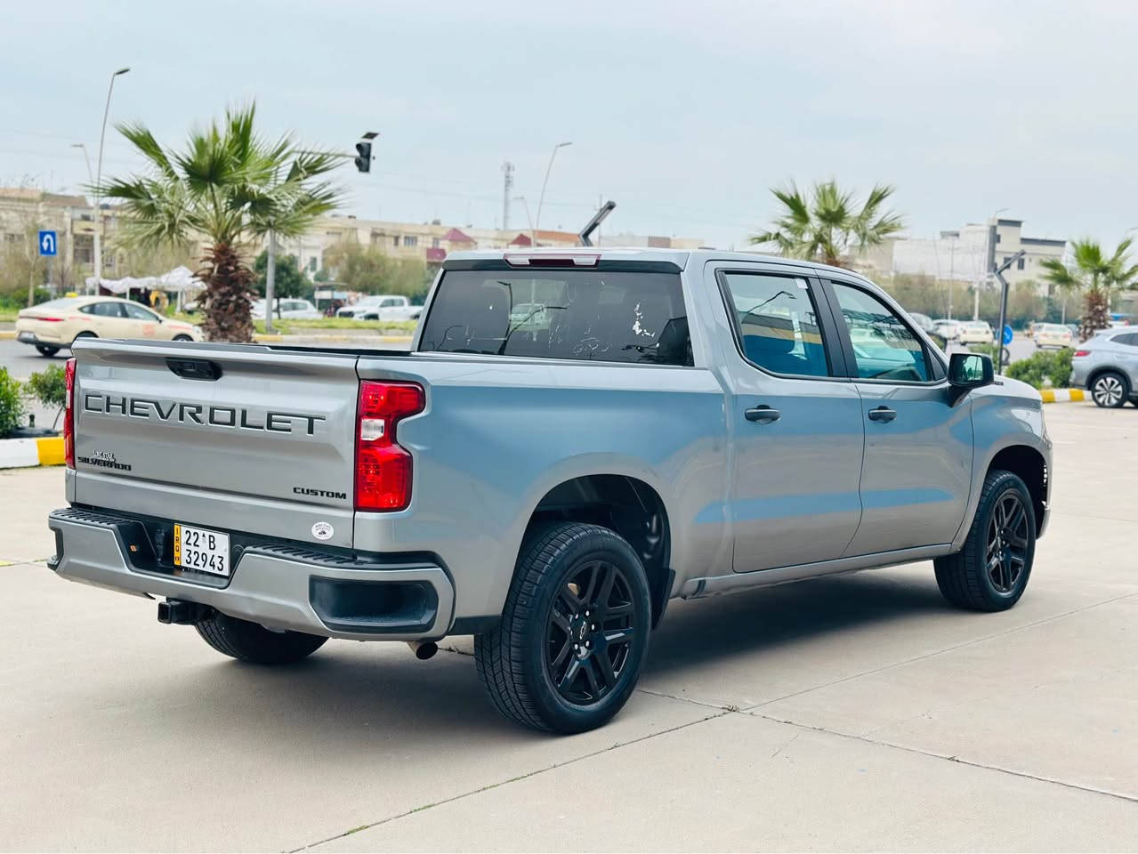 2024 CHEVROLET SILVERADO, C1500 CUSTOM

للبيع 

شوفرليت سلفرادو وارد امريكي موديل 2024
باب طويل بدي قصير 

حادث حافه البنيد صبغ + باب خلفي ايمن
صور حادث موجود 👇🏻

باقي السيارة مكفولة شواصي مكفولة

سعر 260 ورقة 

حجم محرك 2700 تون تيربو ✈️✈️

بصمة تشغيل وتشغيل عن بعد 

رادار امامي تحديد مسار توقف ذاتي

باب طويل بدي قصير المرغوب 

قطعتين تبريد 

شاشة وكامرة دوارة

رقم اربيل الجديد  
📞☎️***********

مكان السيارة اربيل (معرض اربيل كارس ) أربيل, العراق

نص مكتوب في الصور:
- 4 / 12