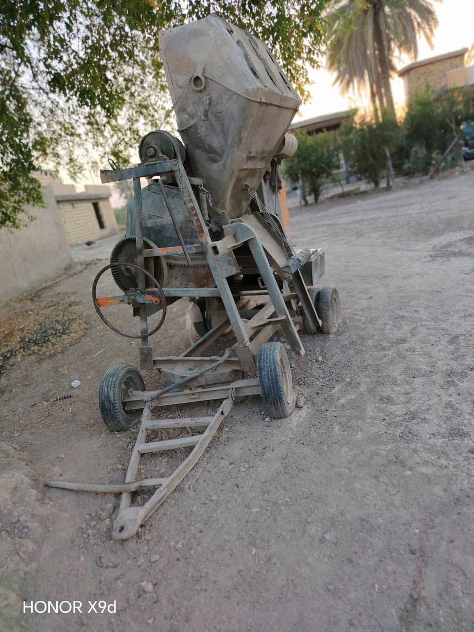 خباطه يدويه مكفولاه من كل شيء هي وغراضها رقم الهاتف ***********
