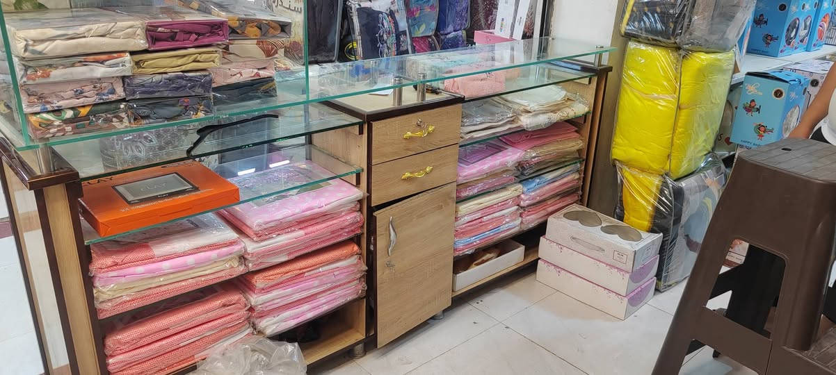 ميز نظيف كلش… طول مترين mdf
سعر 180 الف وبي مجال بسيط… موصل الايمن 

تواصل مع ***********… اني مكلف بالنشر
